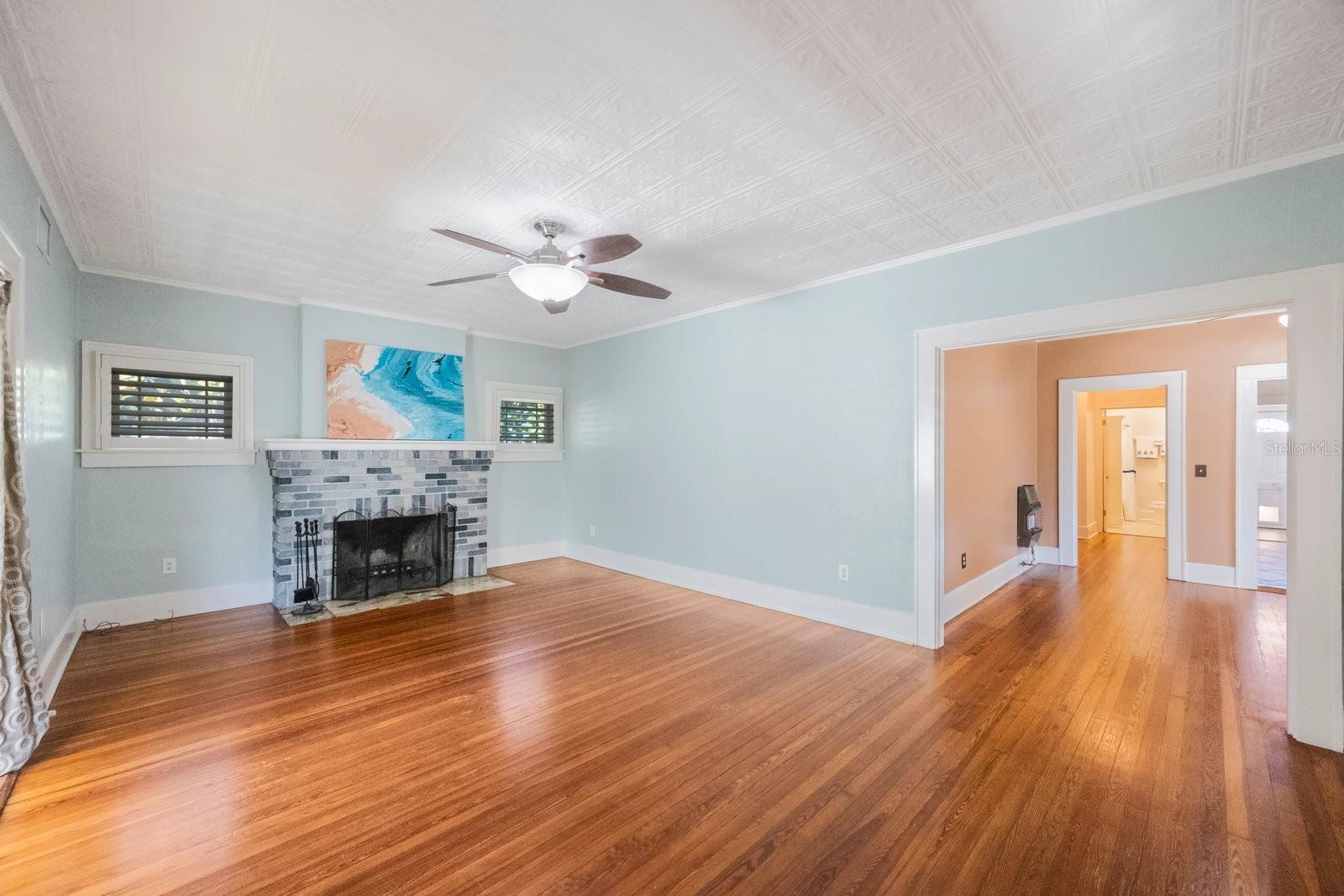 Listing photo id 7 for 2709 1st Avenue S