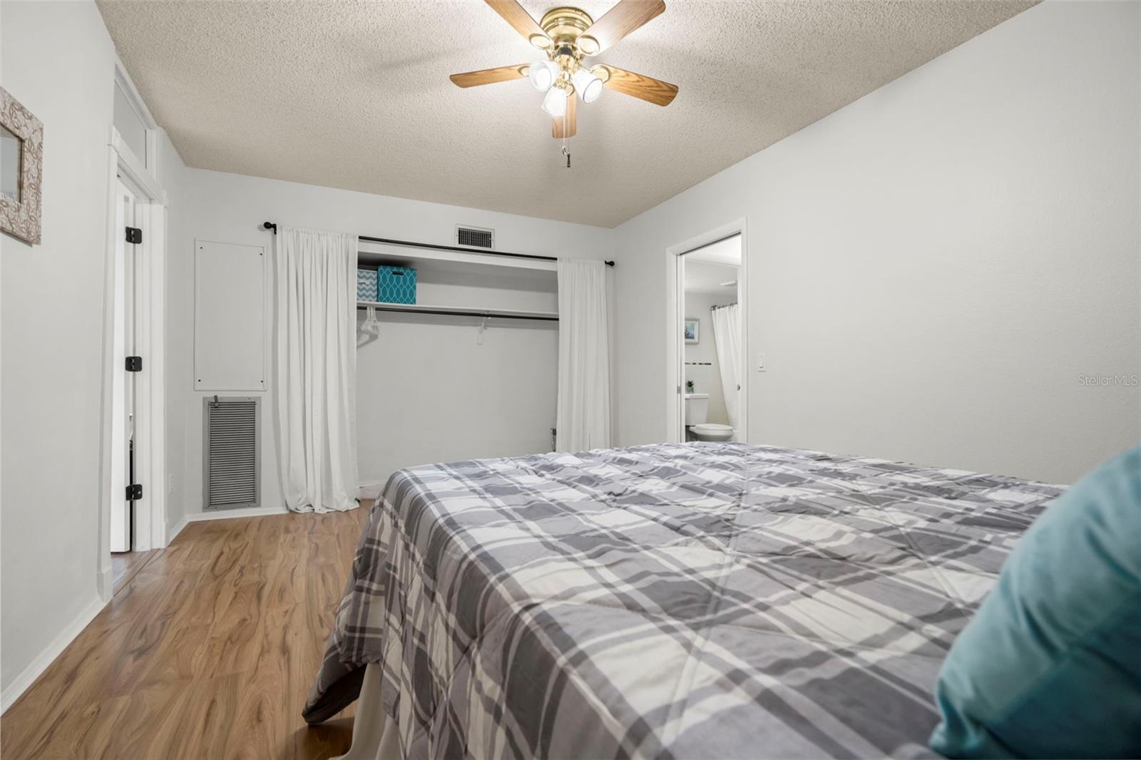 Image 14 of 41 For 2331 Finlandia Lane 53