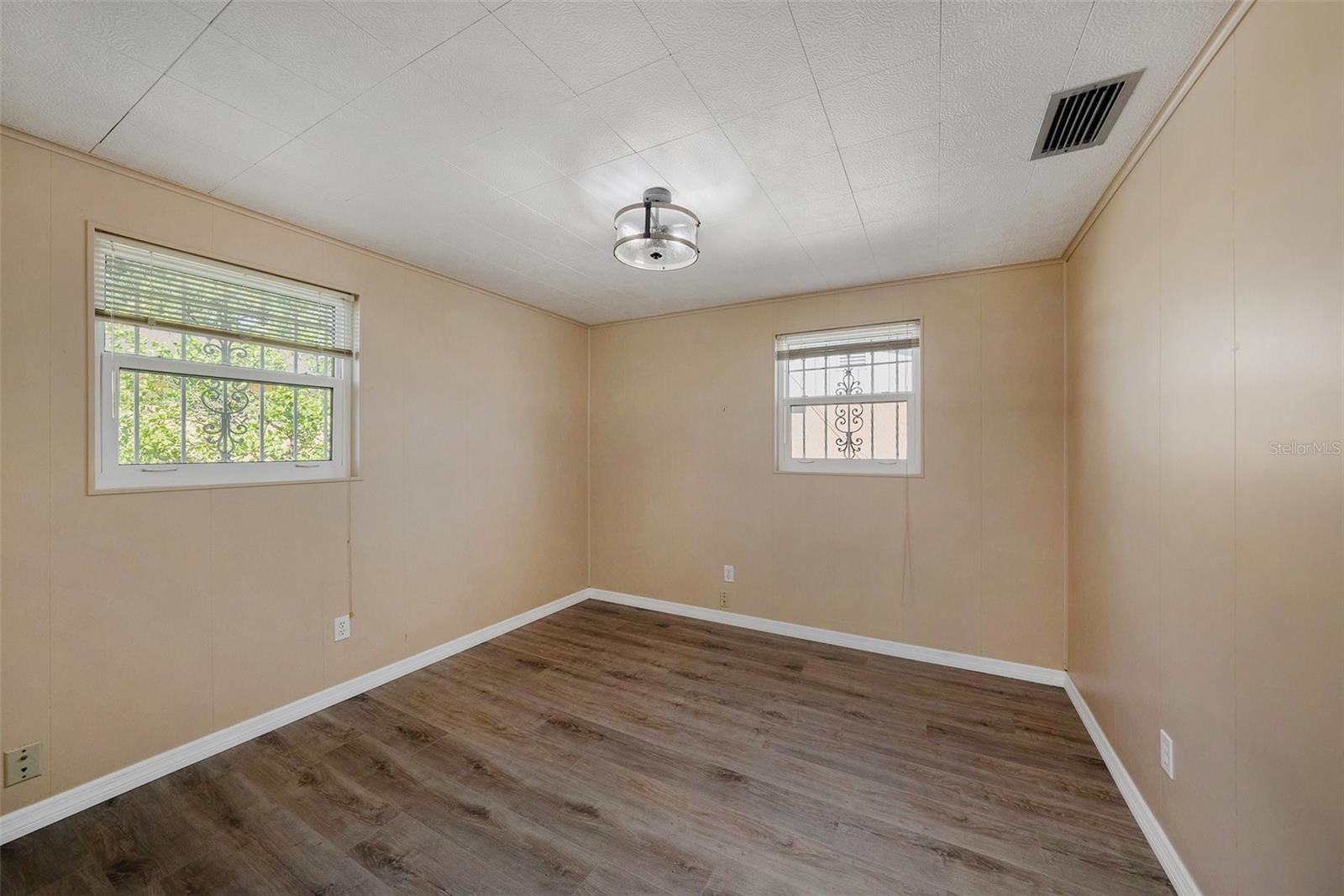 Image 15 of 32 For 5003 86th Street