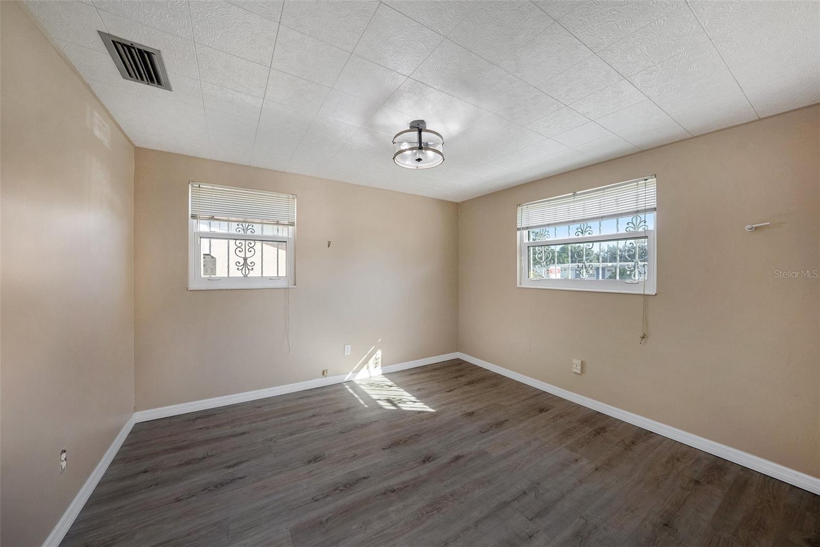 Image 18 of 32 For 5003 86th Street