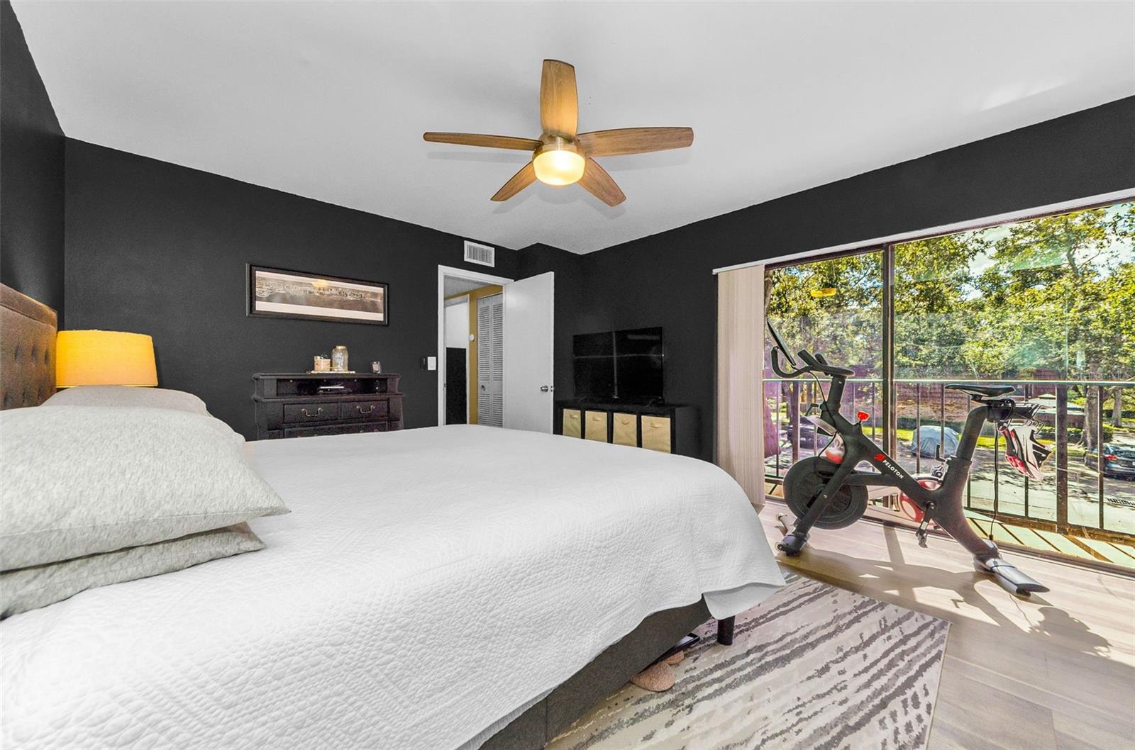 Image 21 of 43 For 2734 5th Court