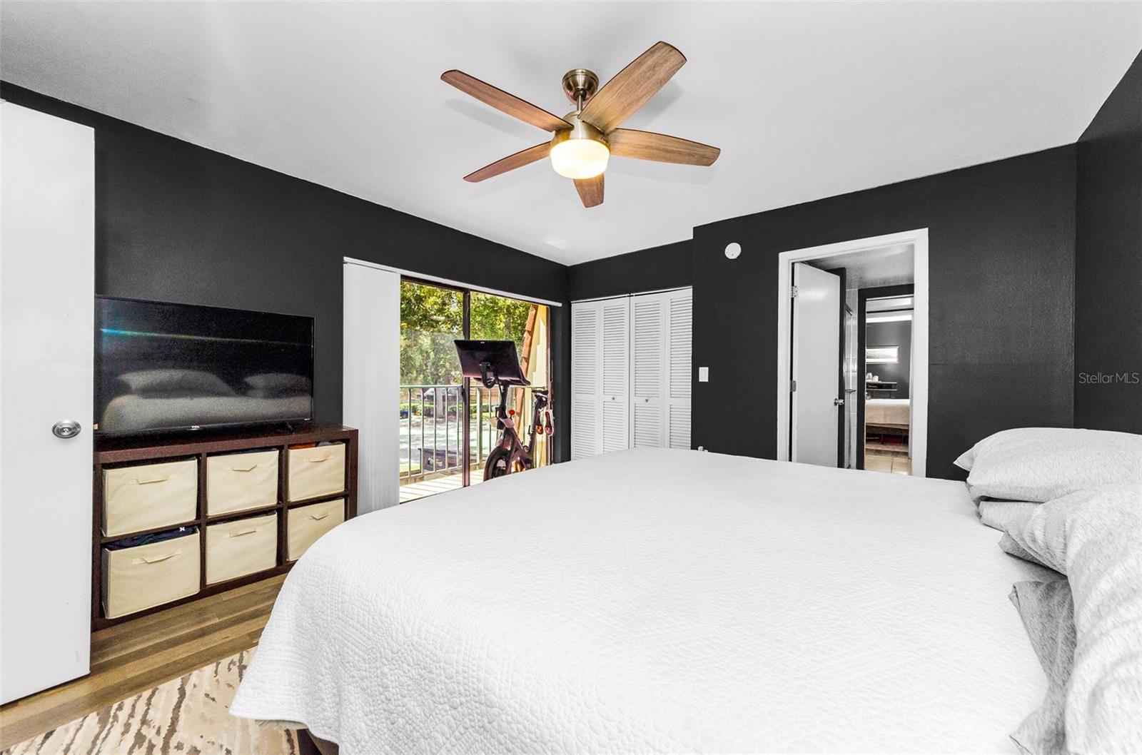 Image 22 of 43 For 2734 5th Court