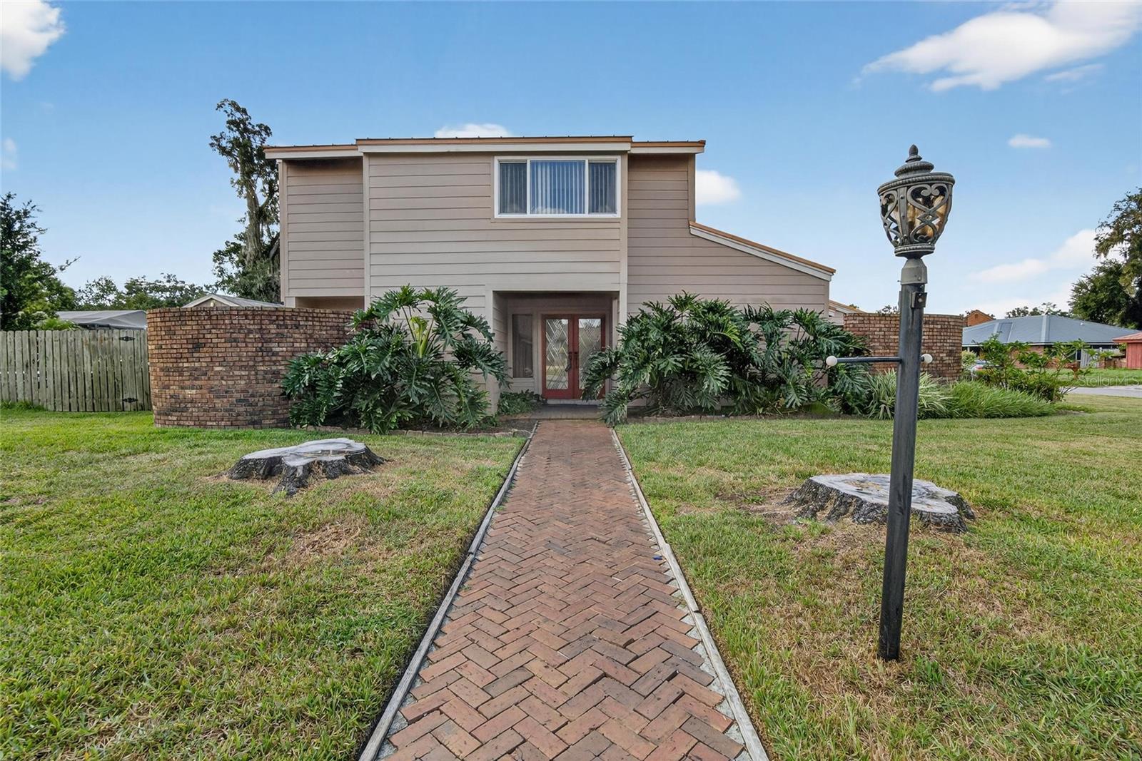 Image 3 of 67 For 1615 Teakwood Drive
