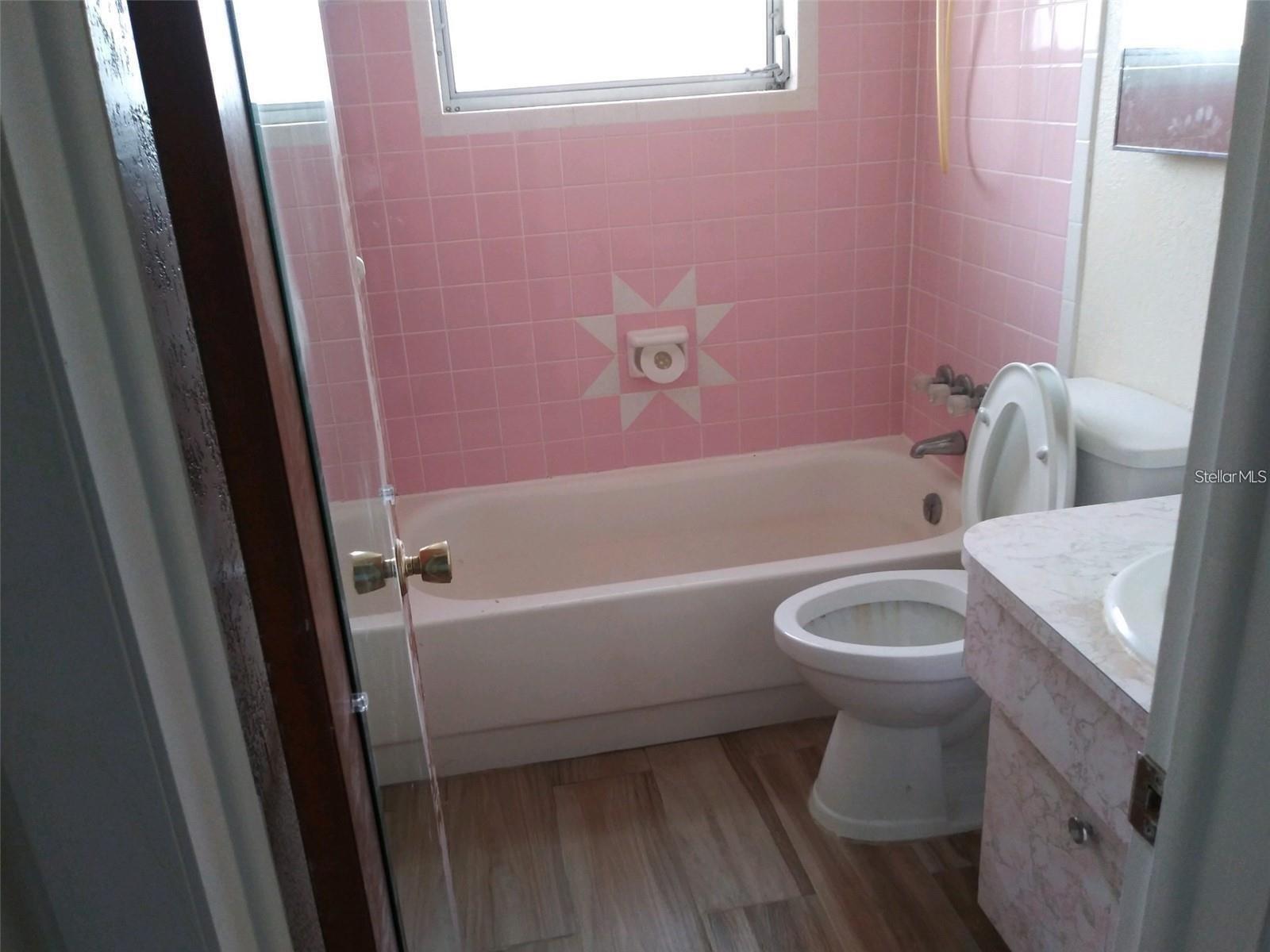 Image 7 of 7 For 4030 Chesswood Drive