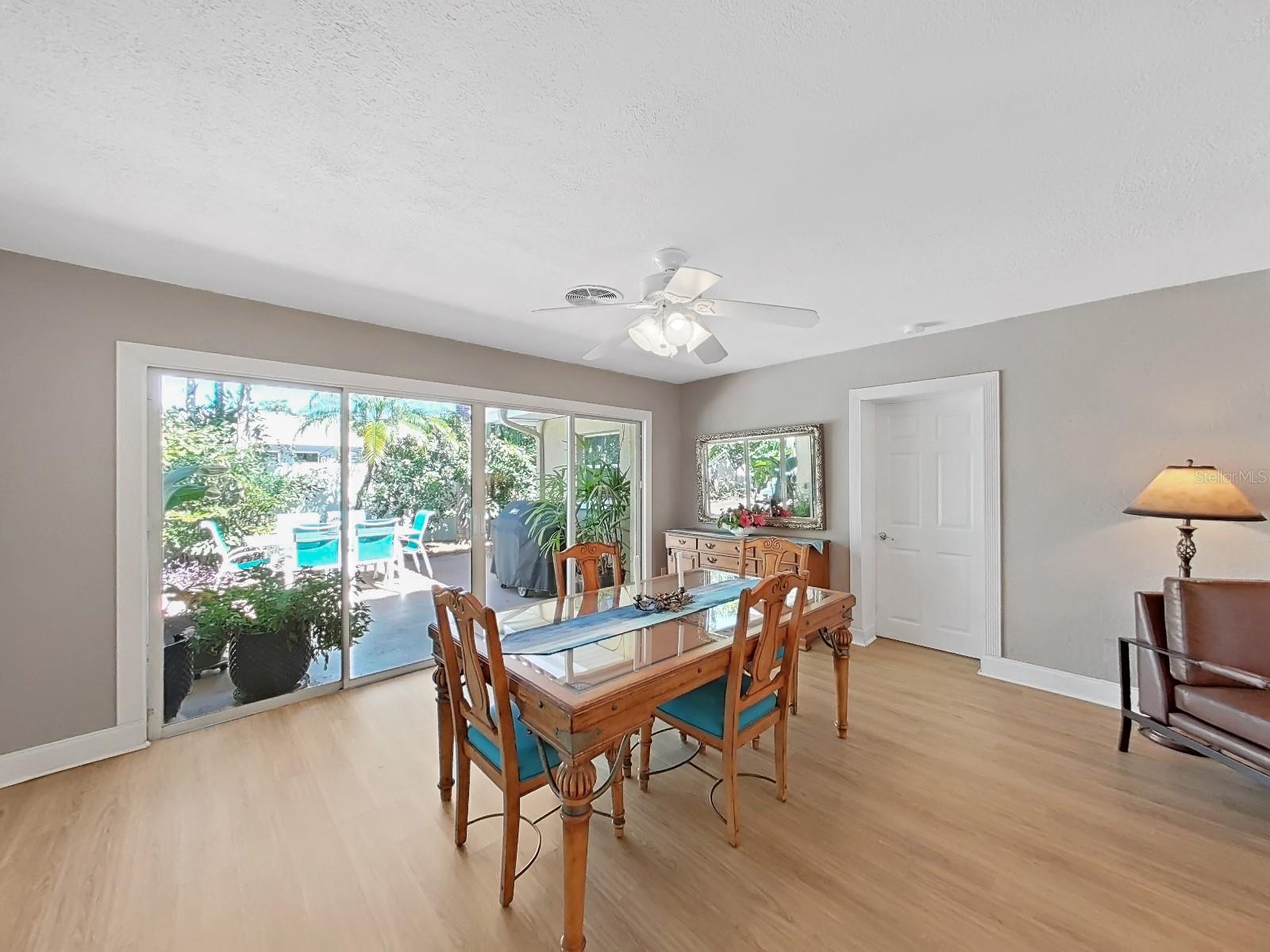 Image 11 of 31 For 6601 Renaldo Way S
