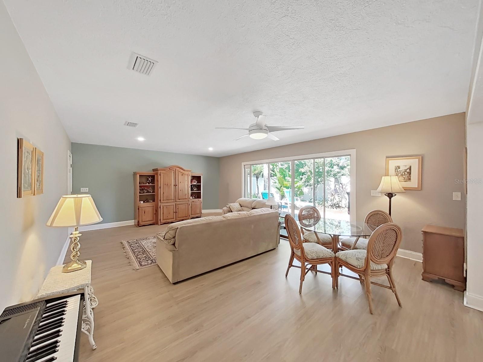 Image 12 of 31 For 6601 Renaldo Way S