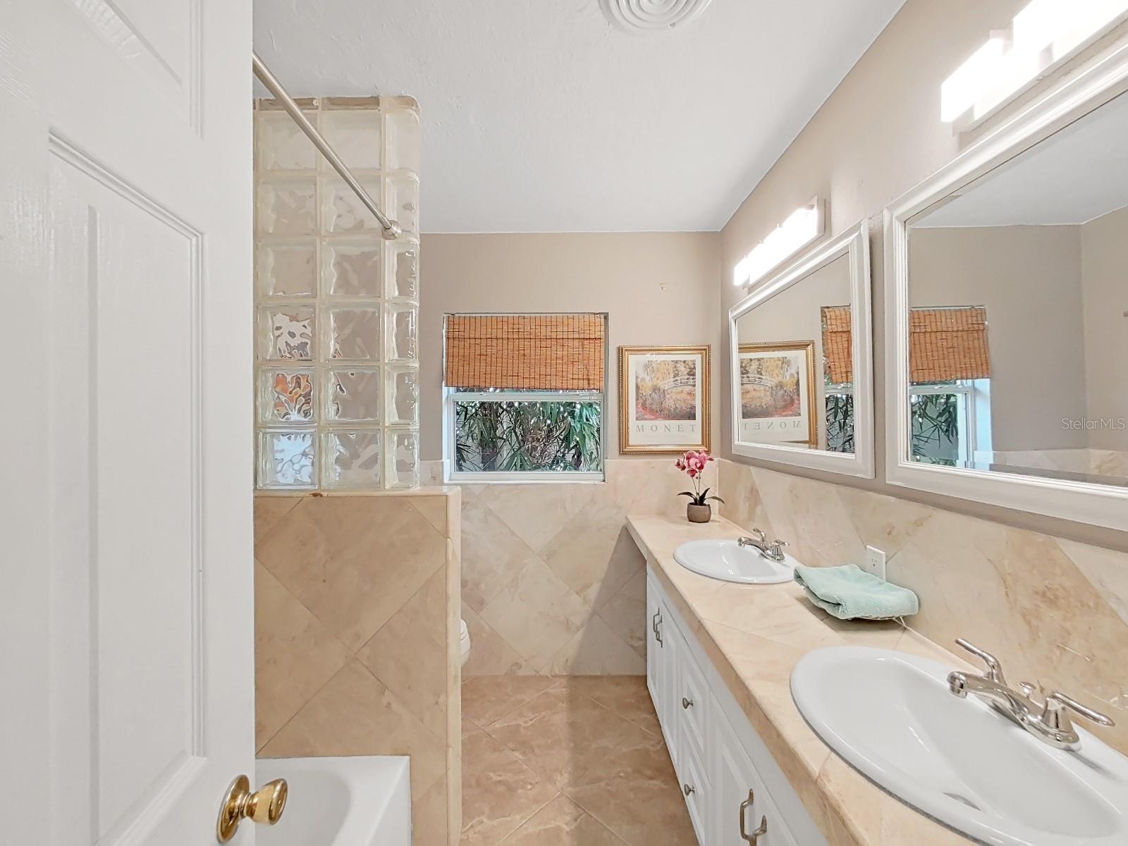 Image 20 of 31 For 6601 Renaldo Way S