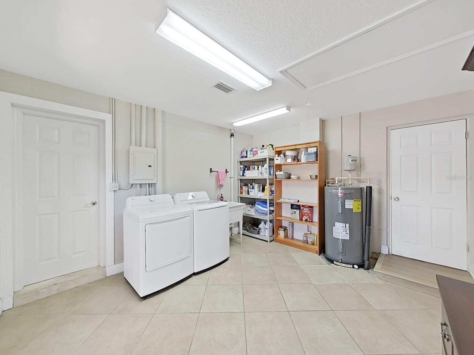 Image 23 of 31 For 6601 Renaldo Way S