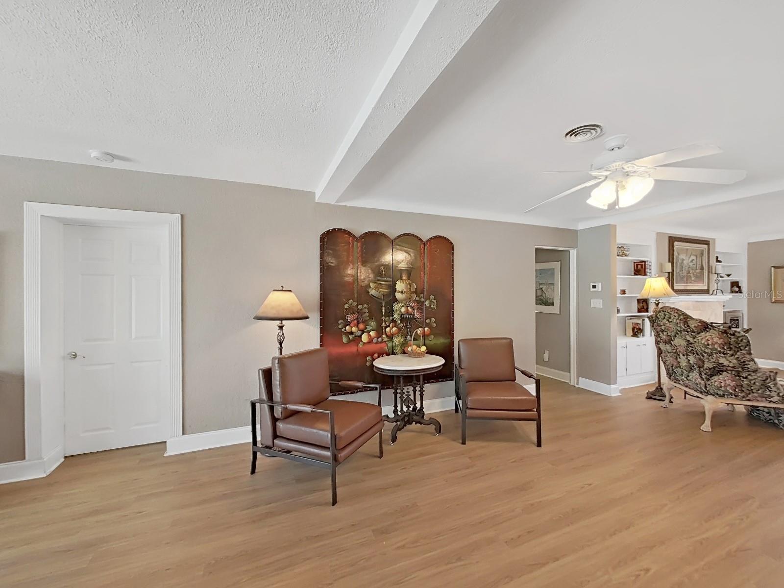 Image 9 of 31 For 6601 Renaldo Way S