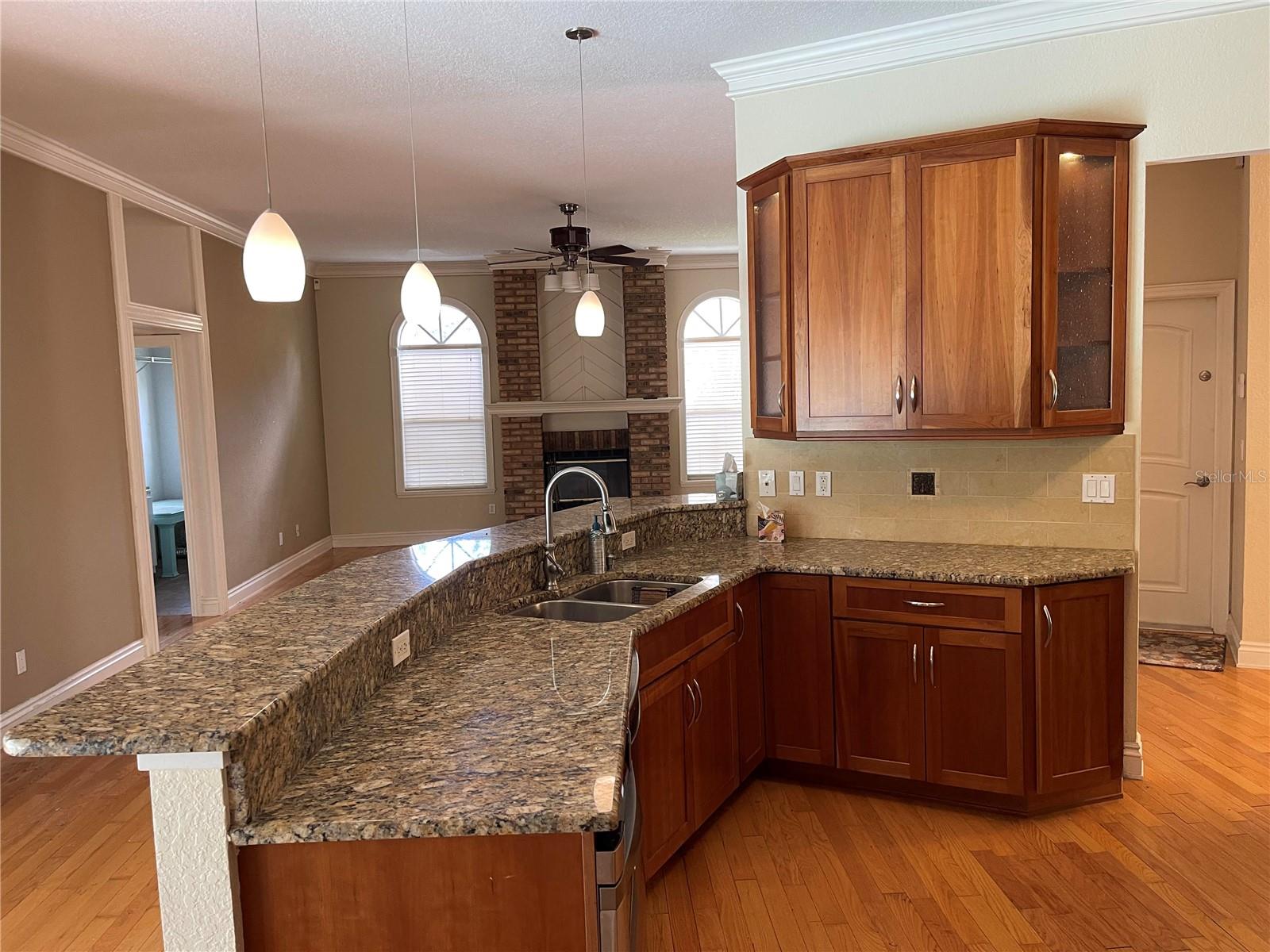 Image 4 of 21 For 2772 Challenger Drive
