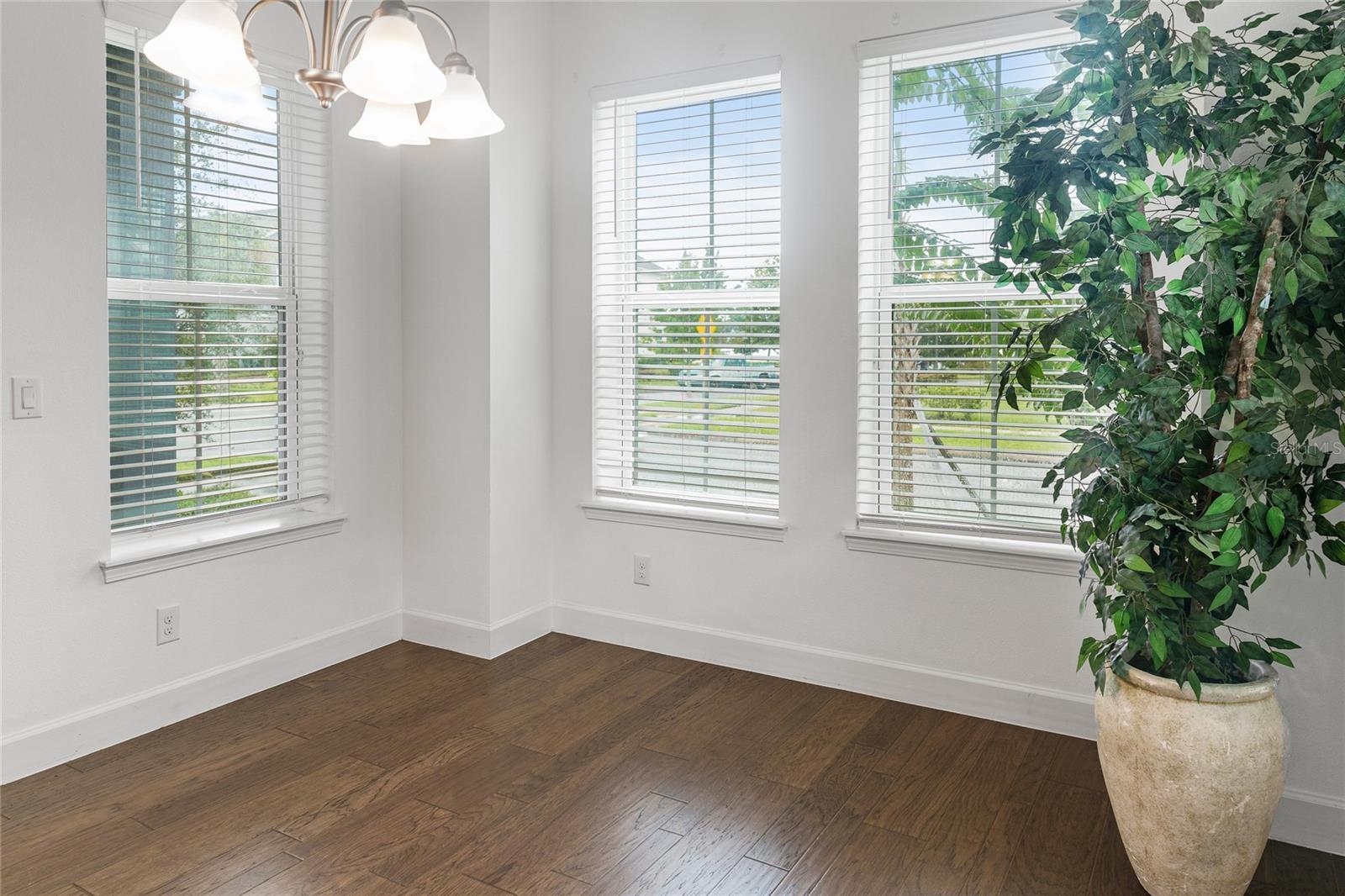 Image 10 of 49 For 13402 Stoddart Avenue