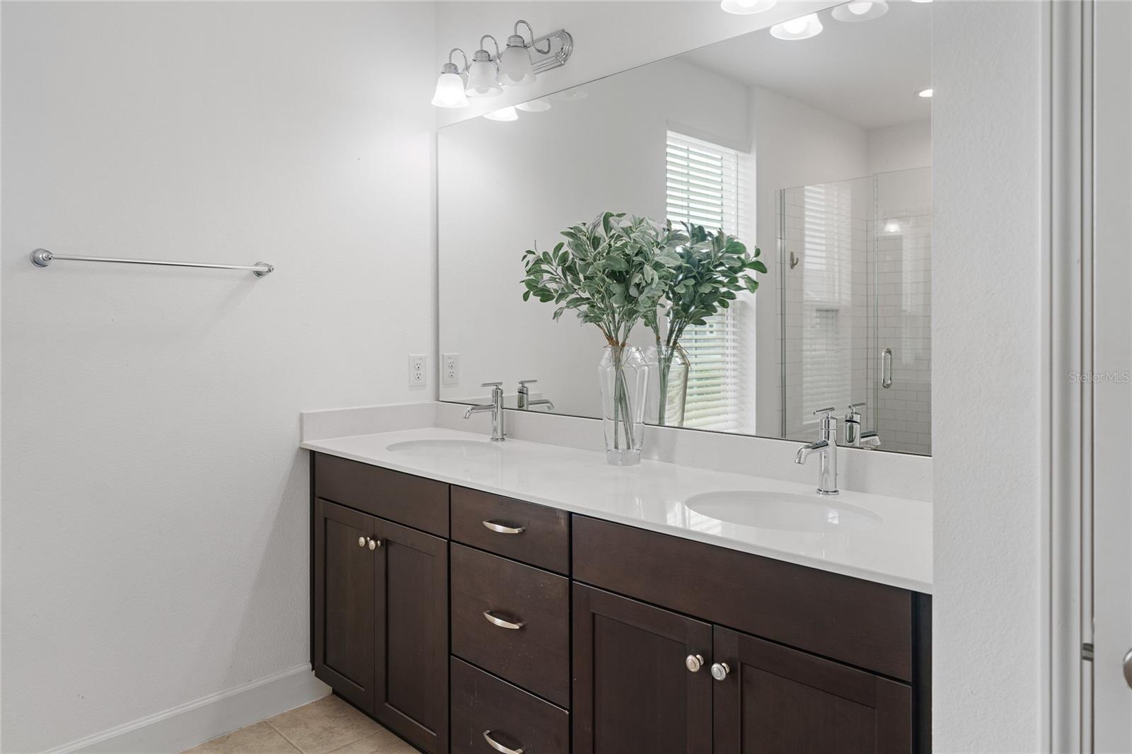 Image 33 of 49 For 13402 Stoddart Avenue