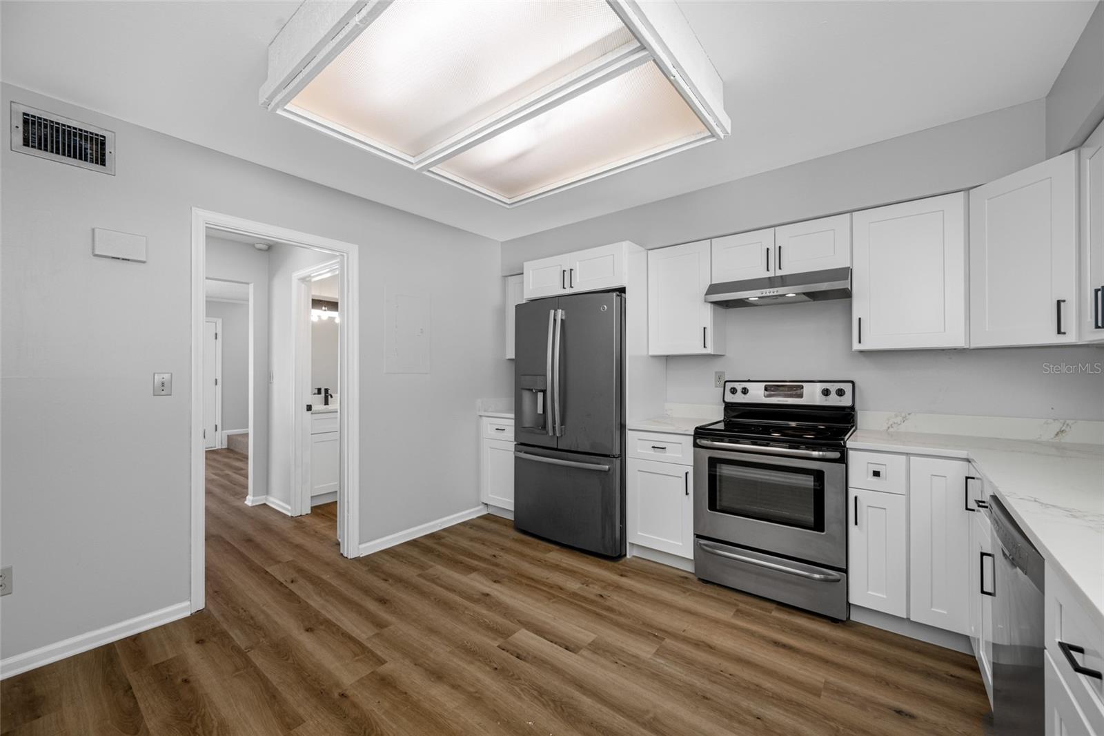 Image 12 of 47 For 14809 Winding Creek Court