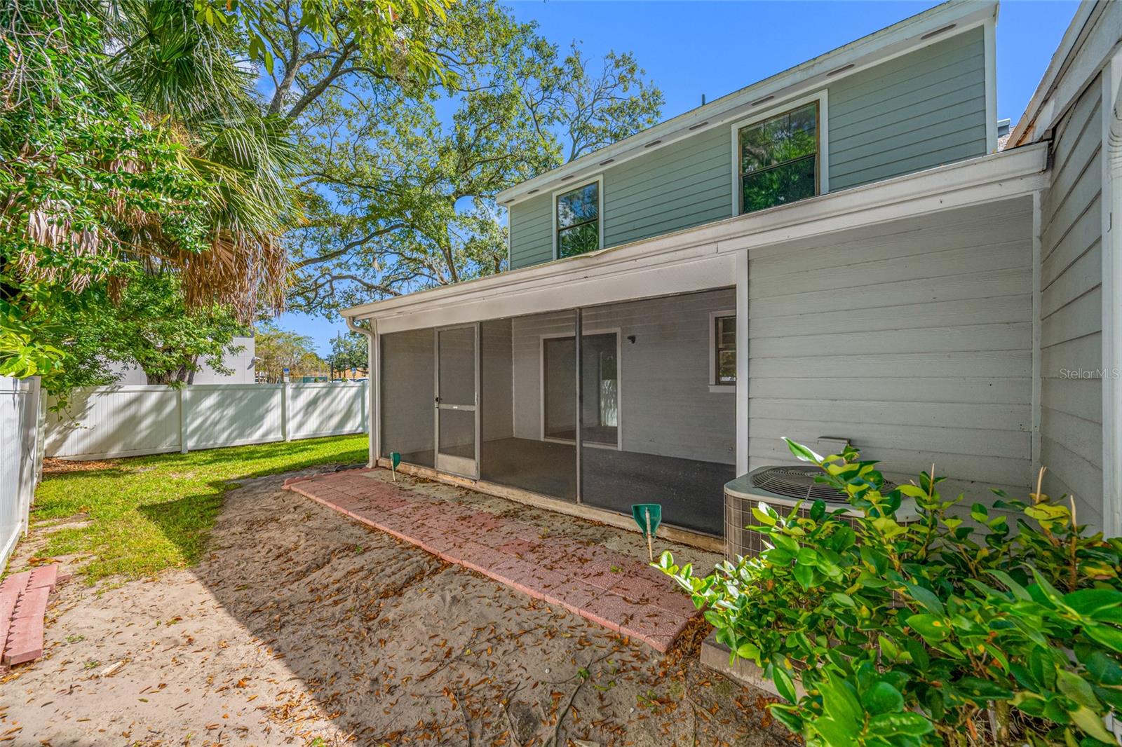 Image 5 of 47 For 14809 Winding Creek Court