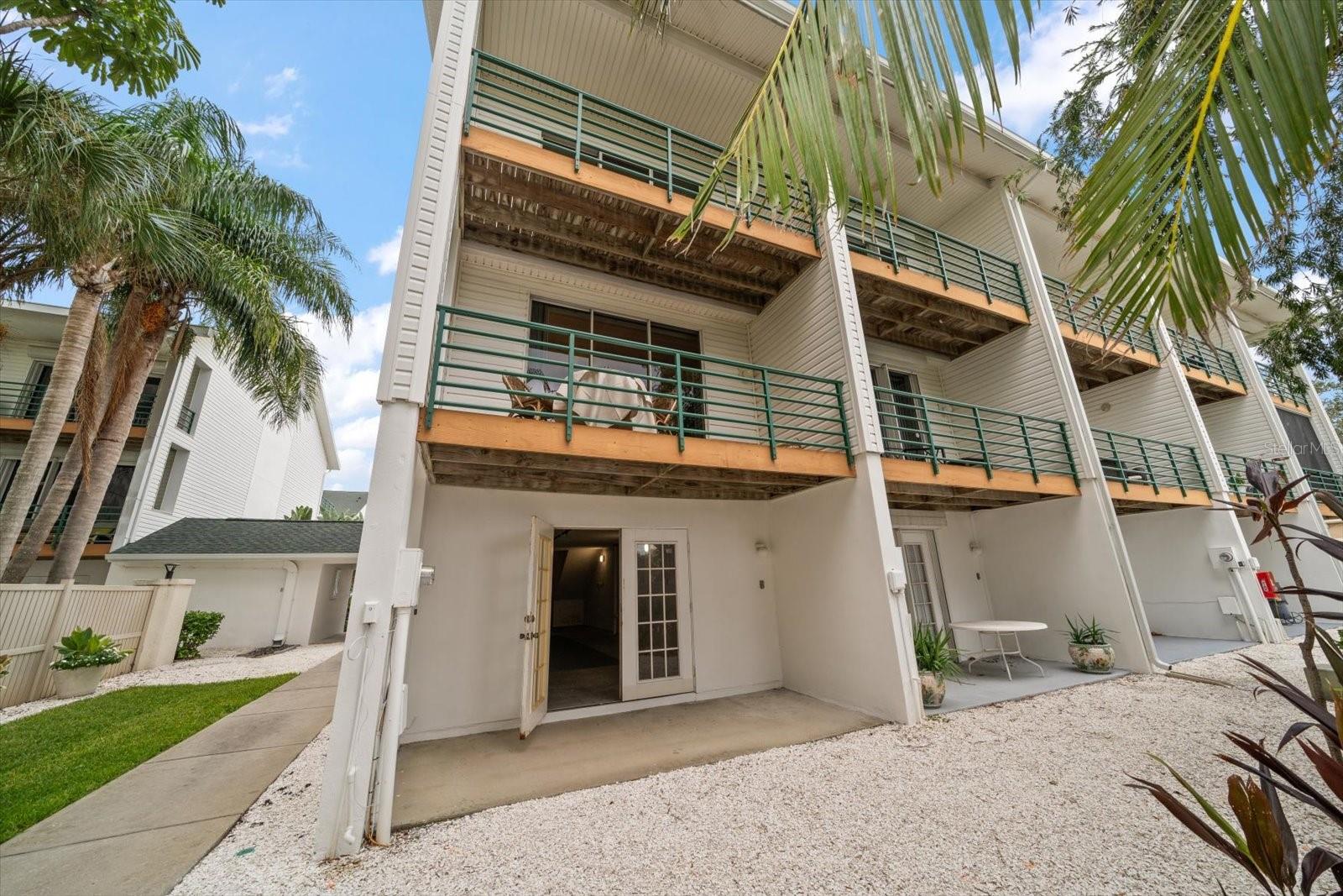 Image 14 of 58 For 320 Island Way 105