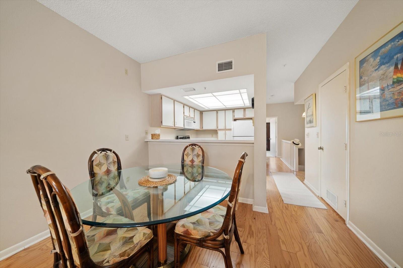 Image 16 of 58 For 320 Island Way 105