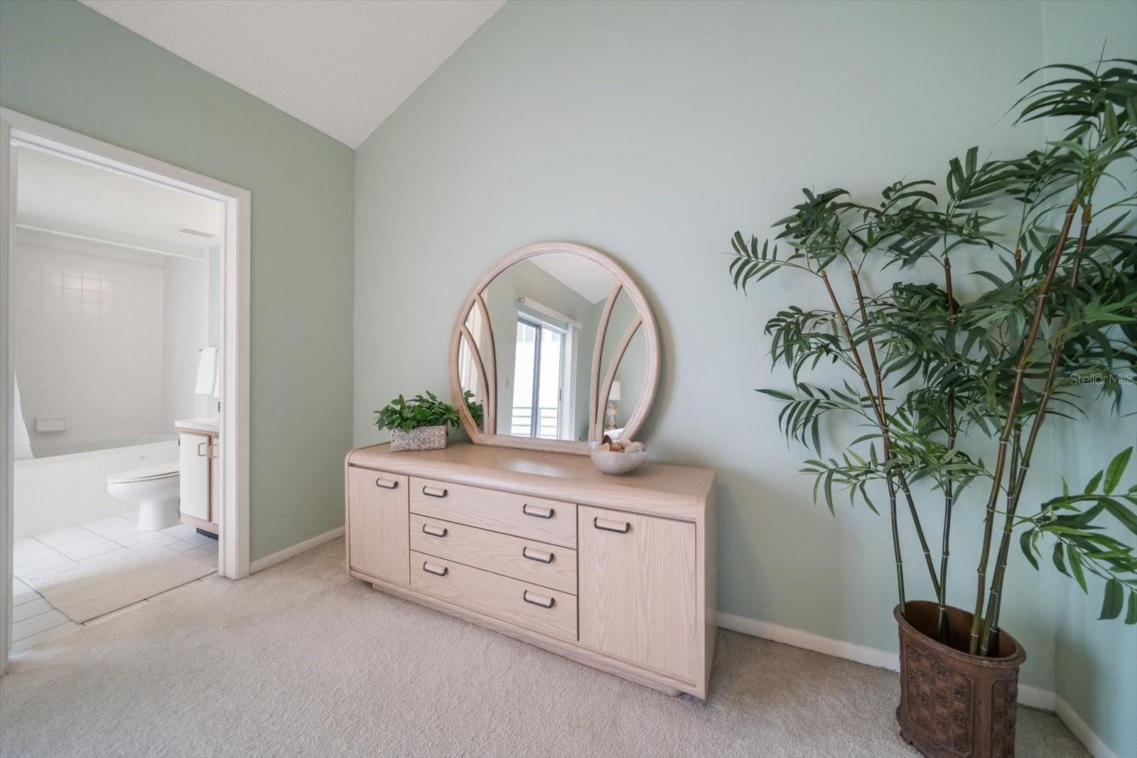 Image 23 of 58 For 320 Island Way 105