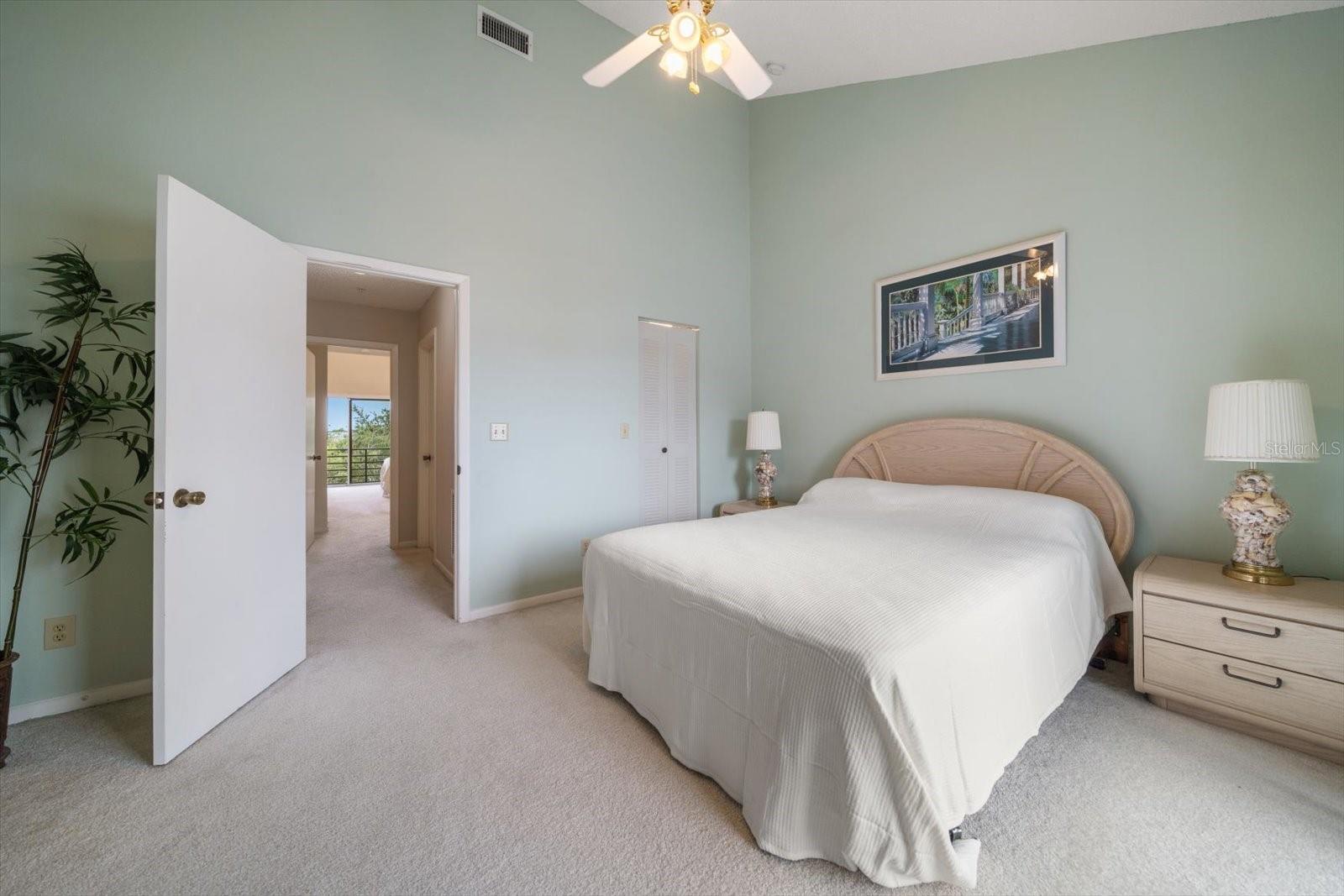 Image 24 of 58 For 320 Island Way 105