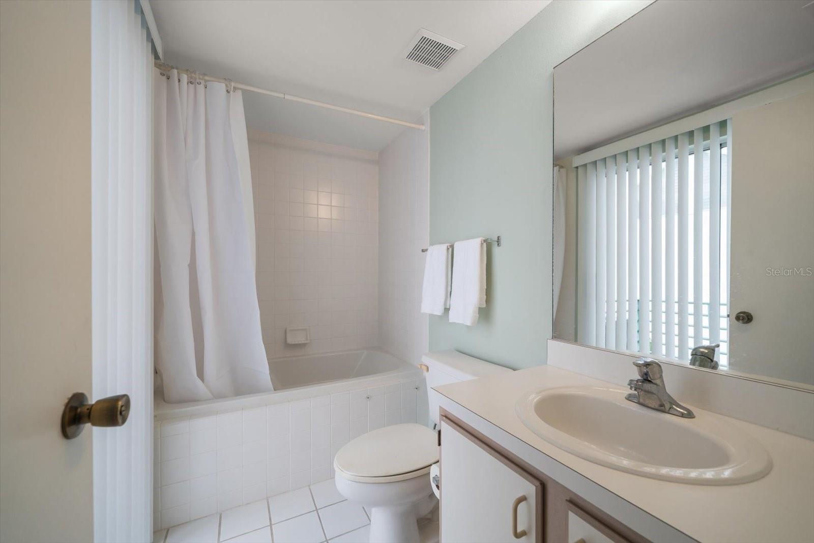 Image 25 of 58 For 320 Island Way 105