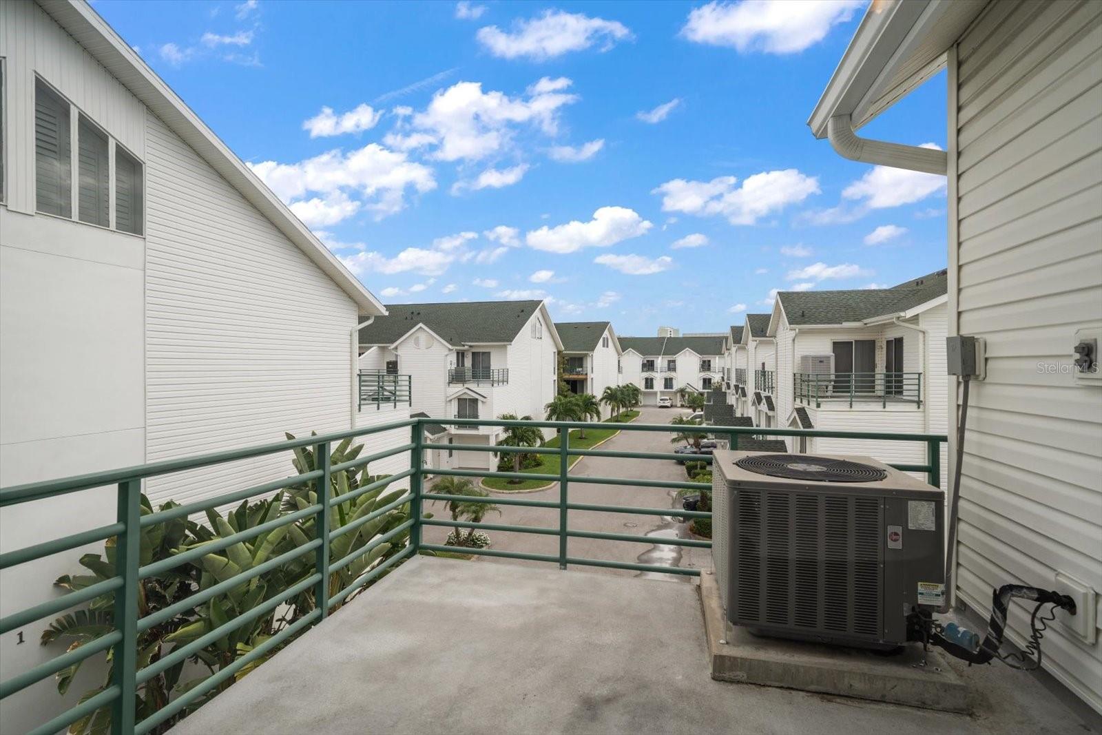 Image 26 of 58 For 320 Island Way 105