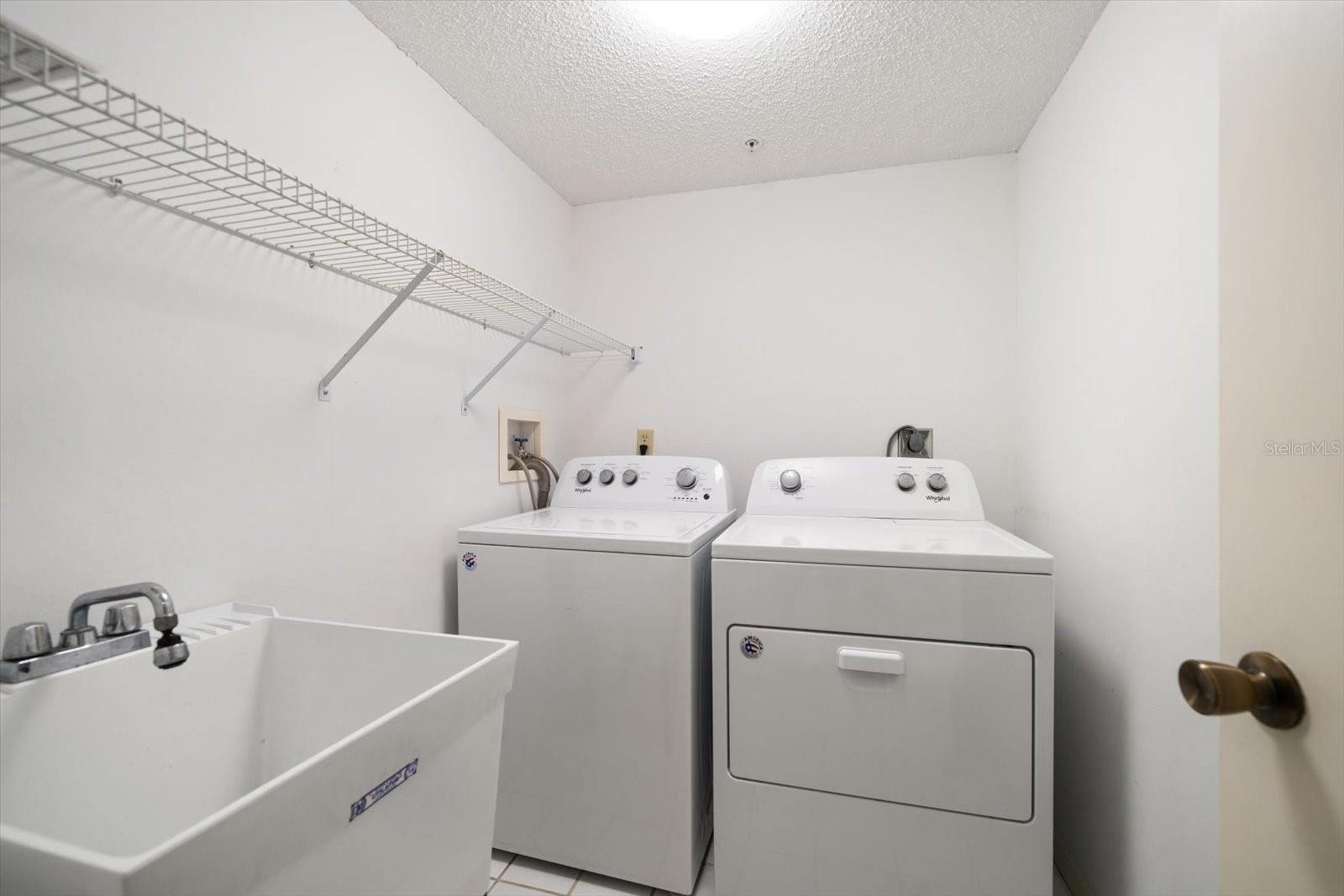 Image 28 of 58 For 320 Island Way 105