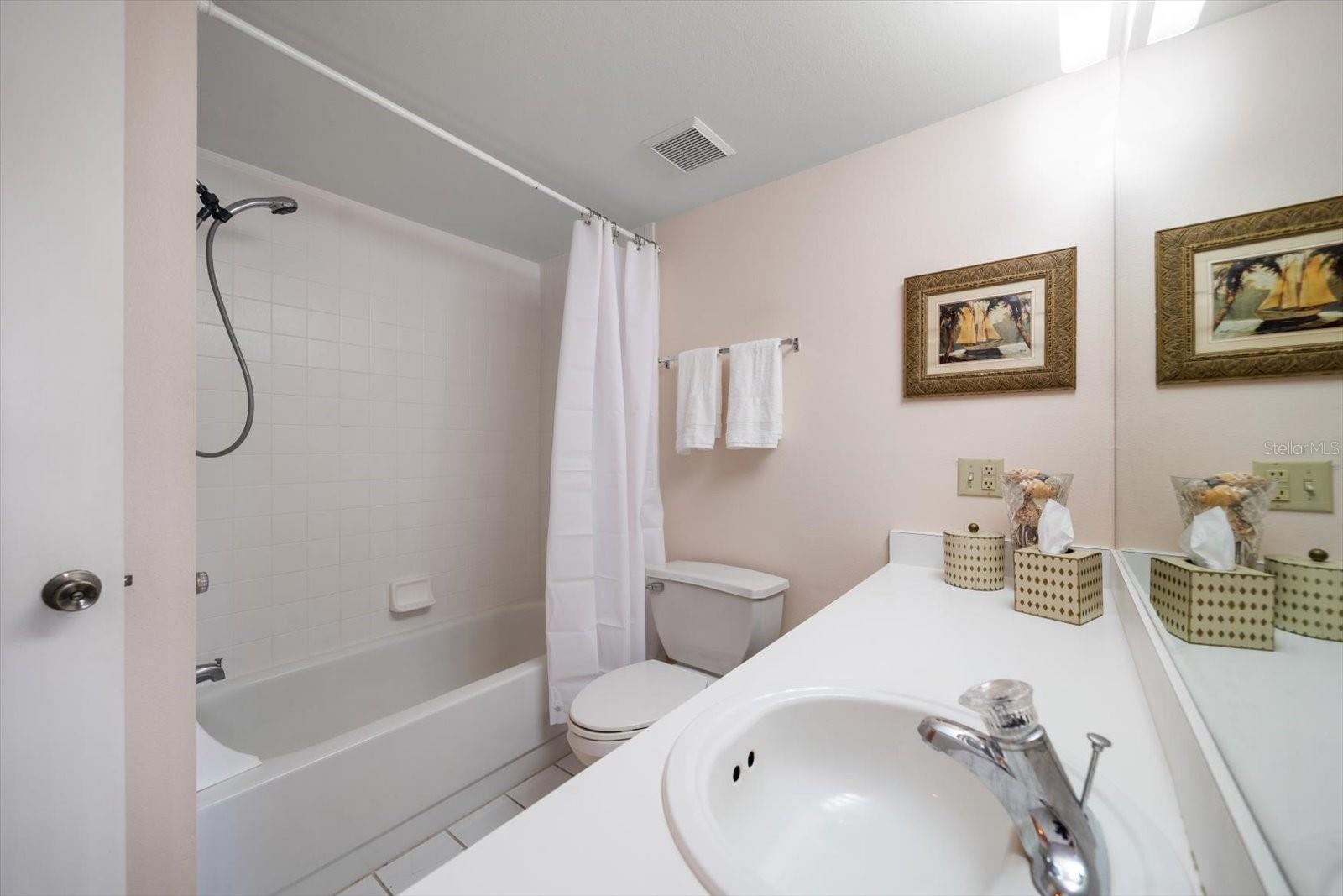 Image 32 of 58 For 320 Island Way 105