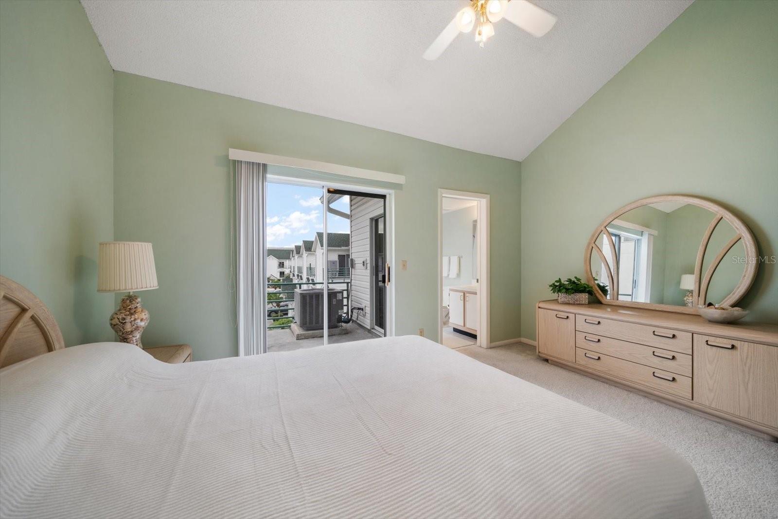 Image 35 of 58 For 320 Island Way 105