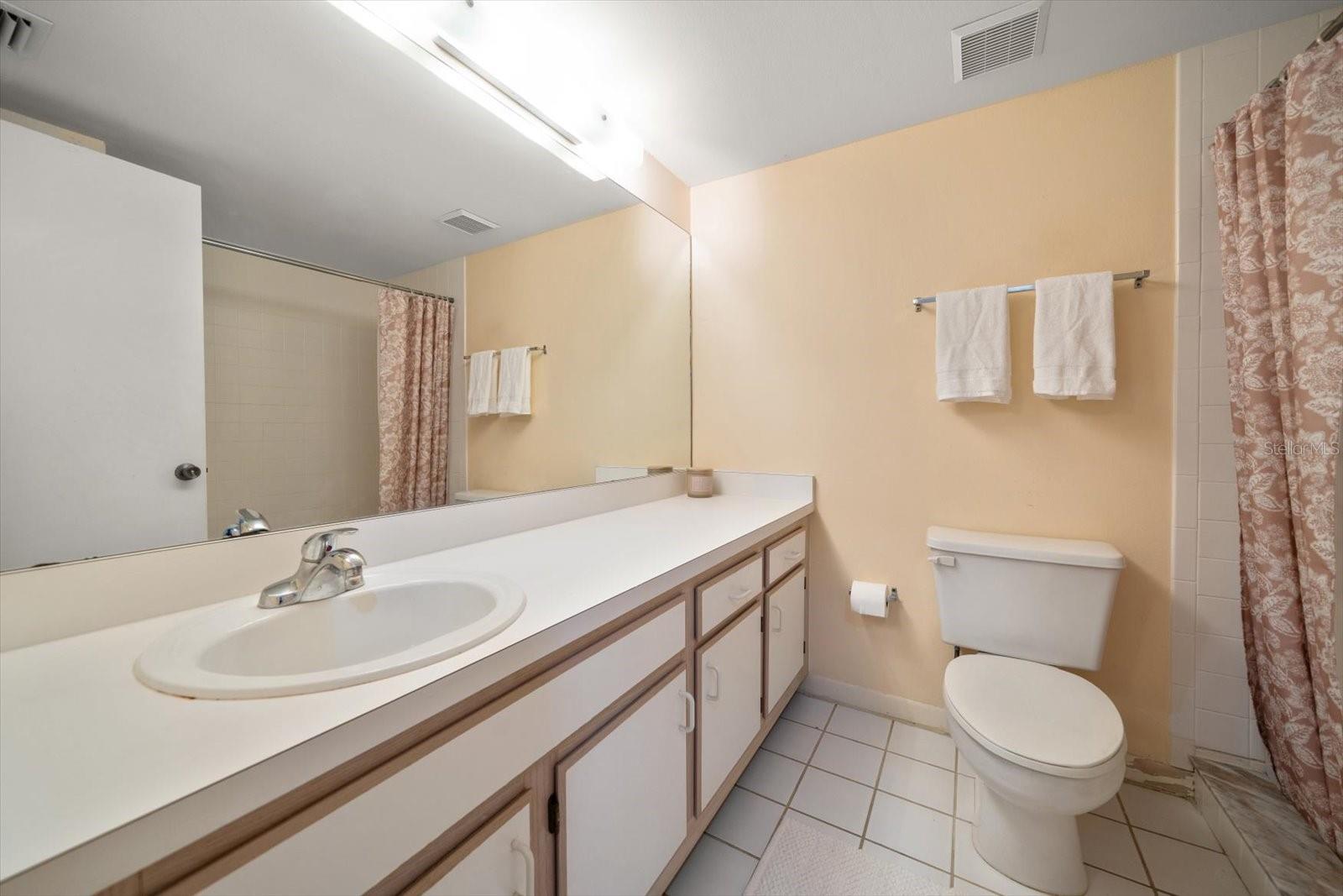 Image 37 of 58 For 320 Island Way 105