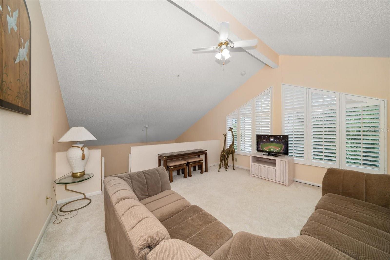 Image 42 of 58 For 320 Island Way 105