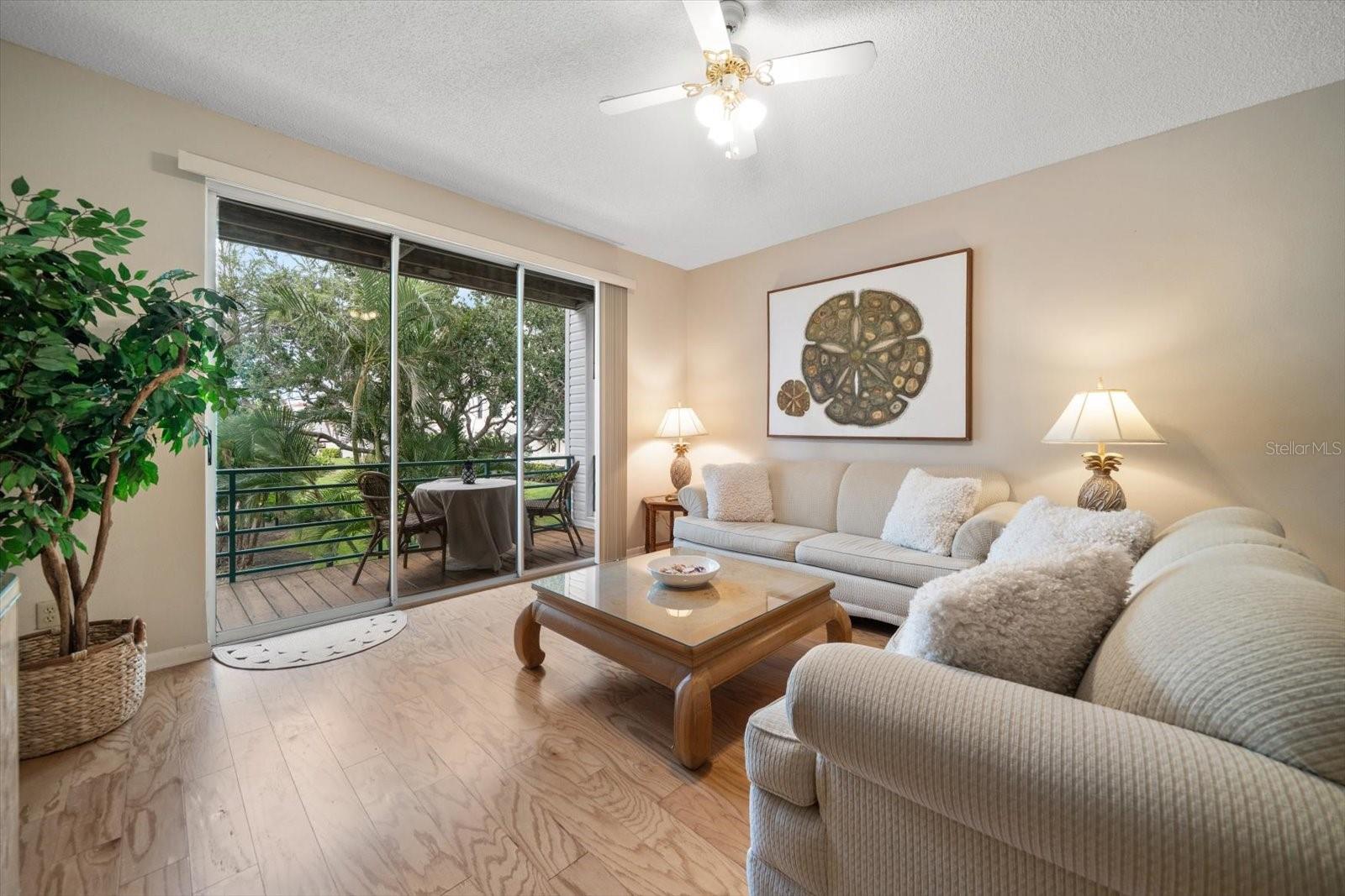 Image 7 of 58 For 320 Island Way 105