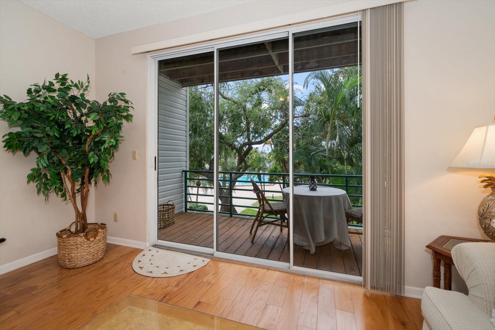 Image 9 of 58 For 320 Island Way 105