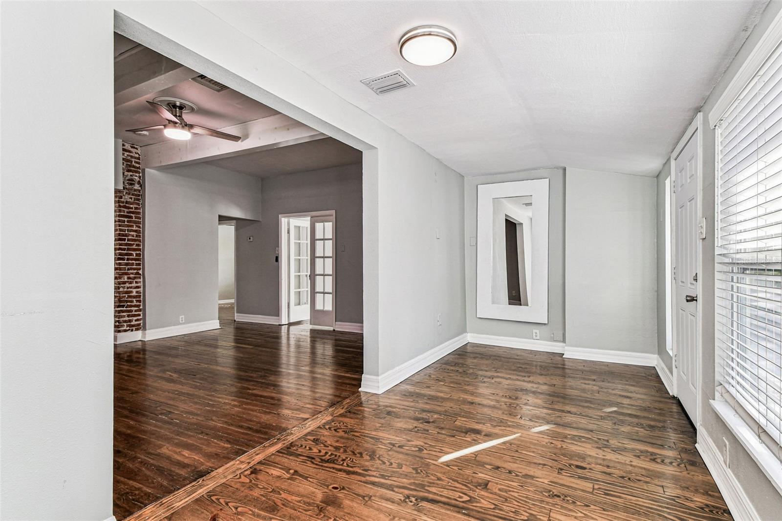 Listing photo id 8 for 735 2nd Street N