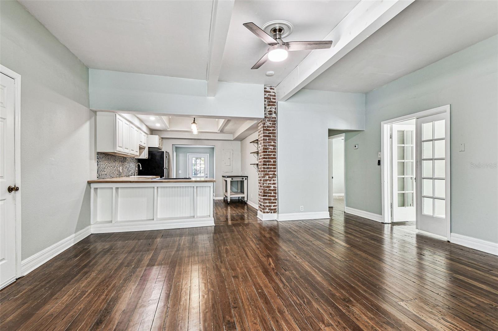 Listing photo id 10 for 735 2nd Street N