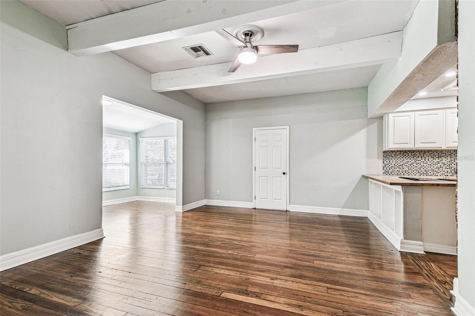 Listing photo id 12 for 735 2nd Street N