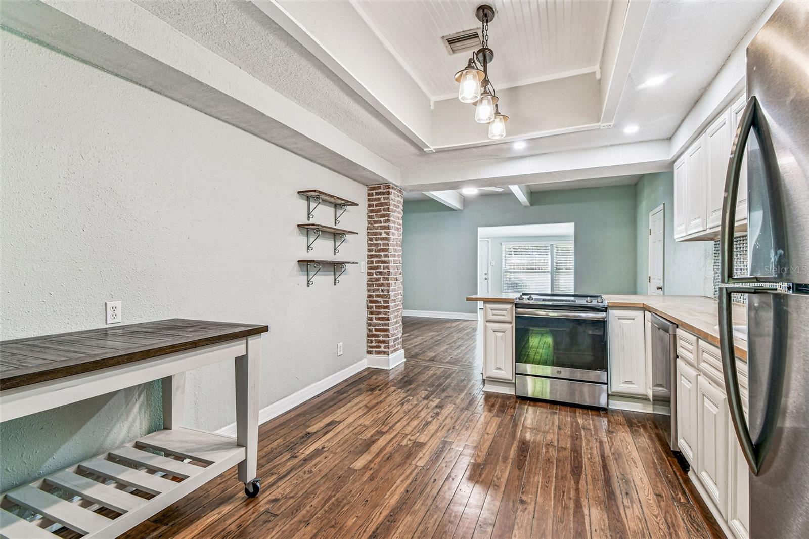 Listing photo id 19 for 735 2nd Street N