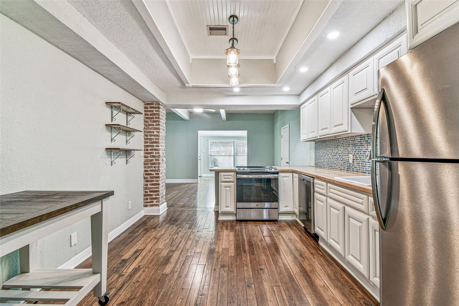 Listing photo id 20 for 735 2nd Street N