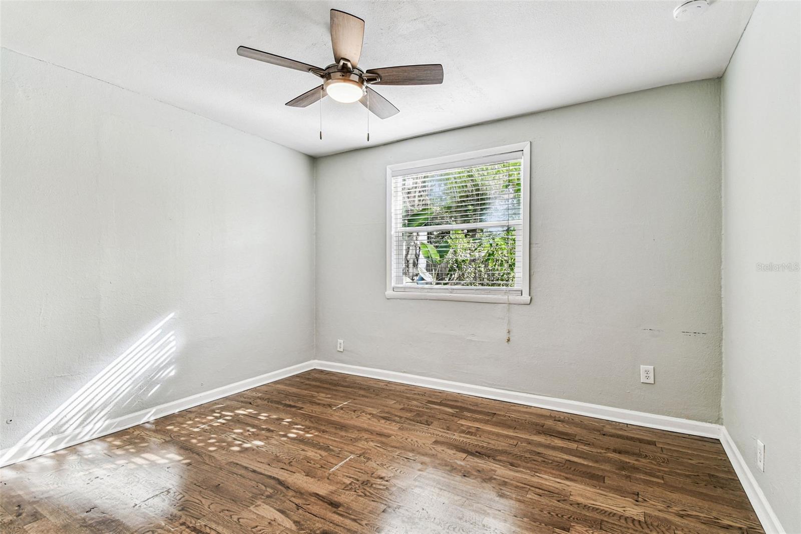 Listing photo id 26 for 735 2nd Street N