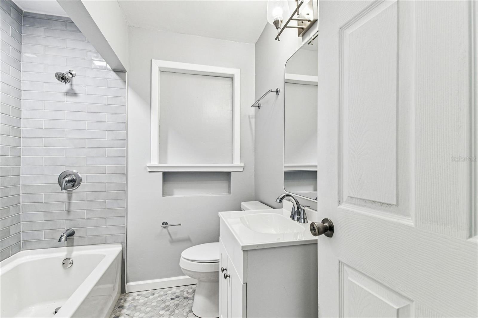 Listing photo id 29 for 735 2nd Street N