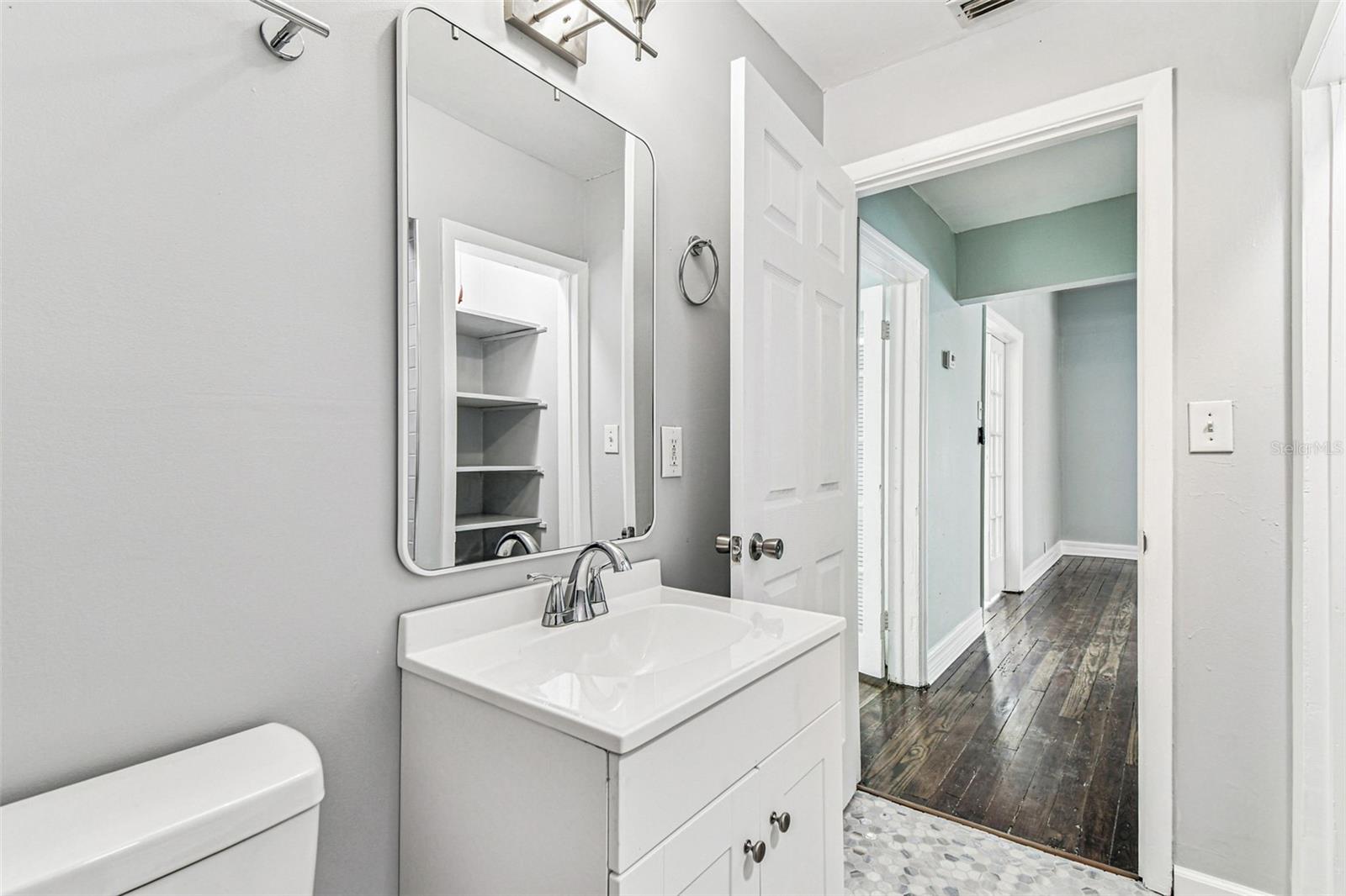 Listing photo id 30 for 735 2nd Street N