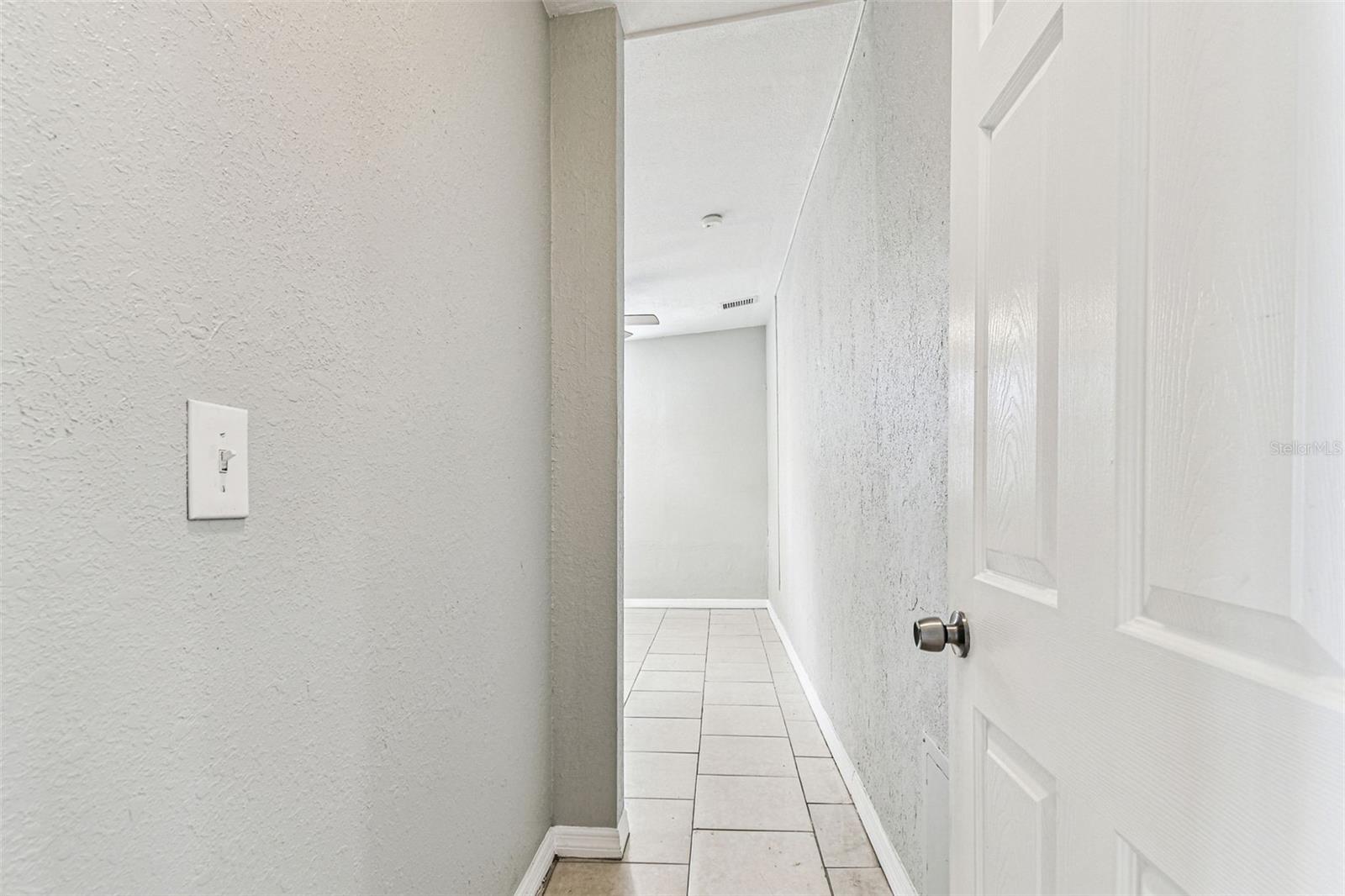 Listing photo id 32 for 735 2nd Street N