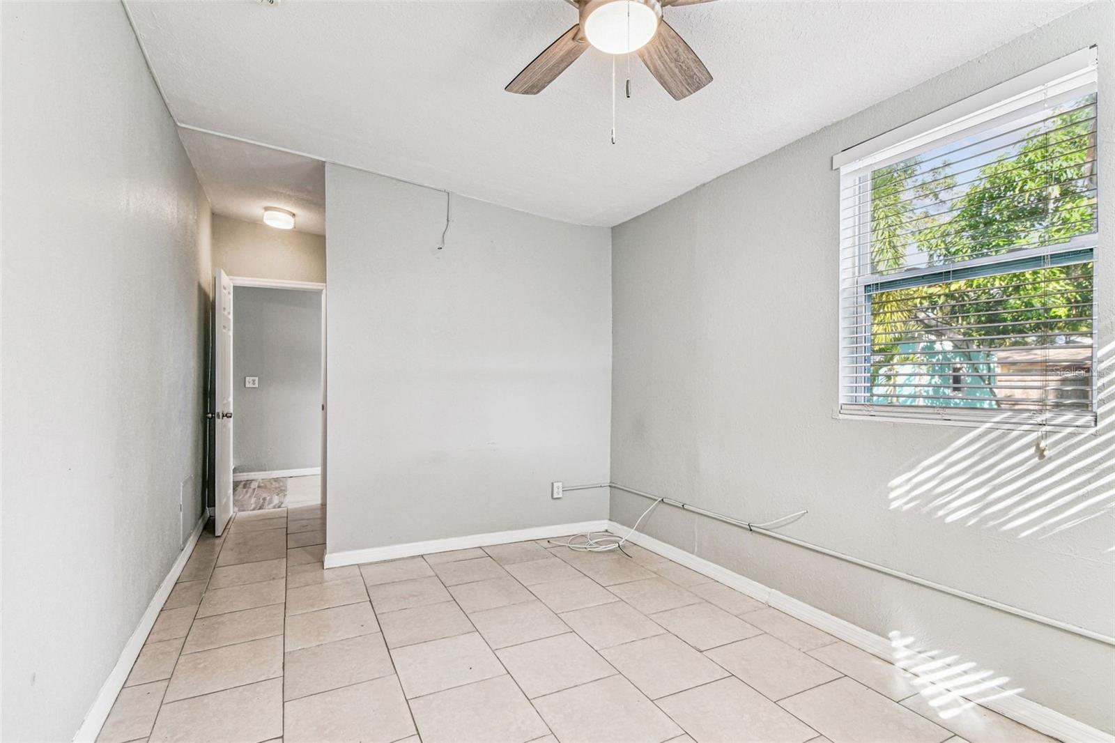 Listing photo id 34 for 735 2nd Street N