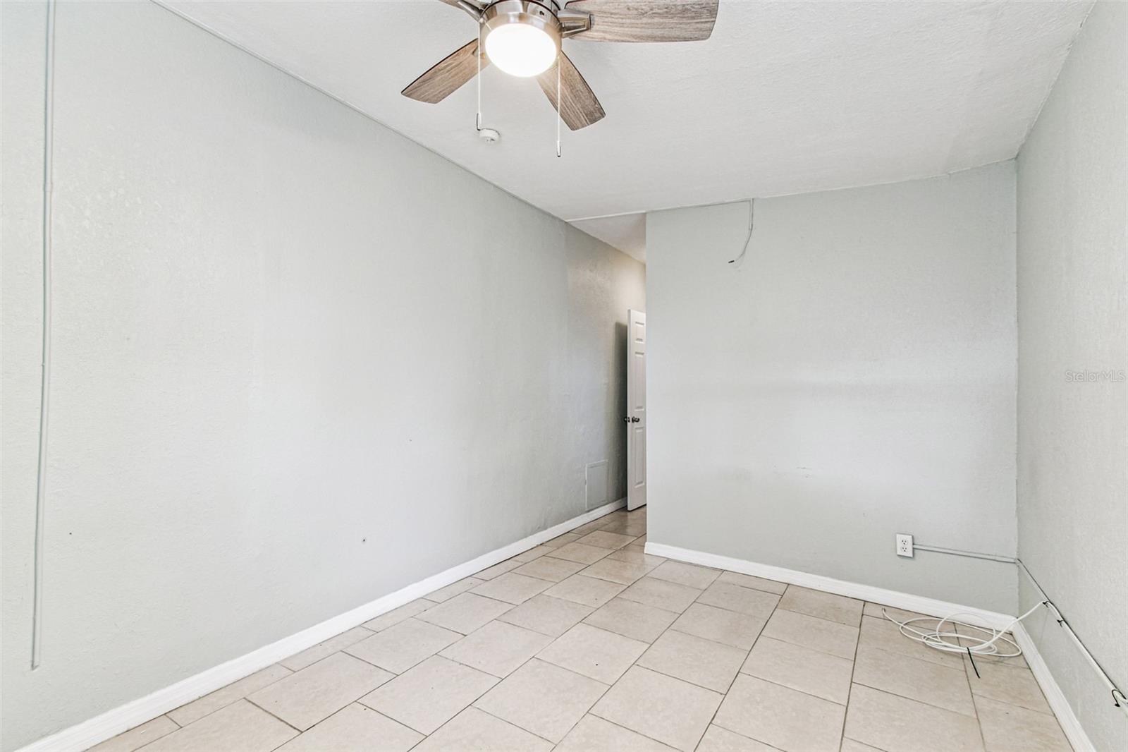Listing photo id 35 for 735 2nd Street N