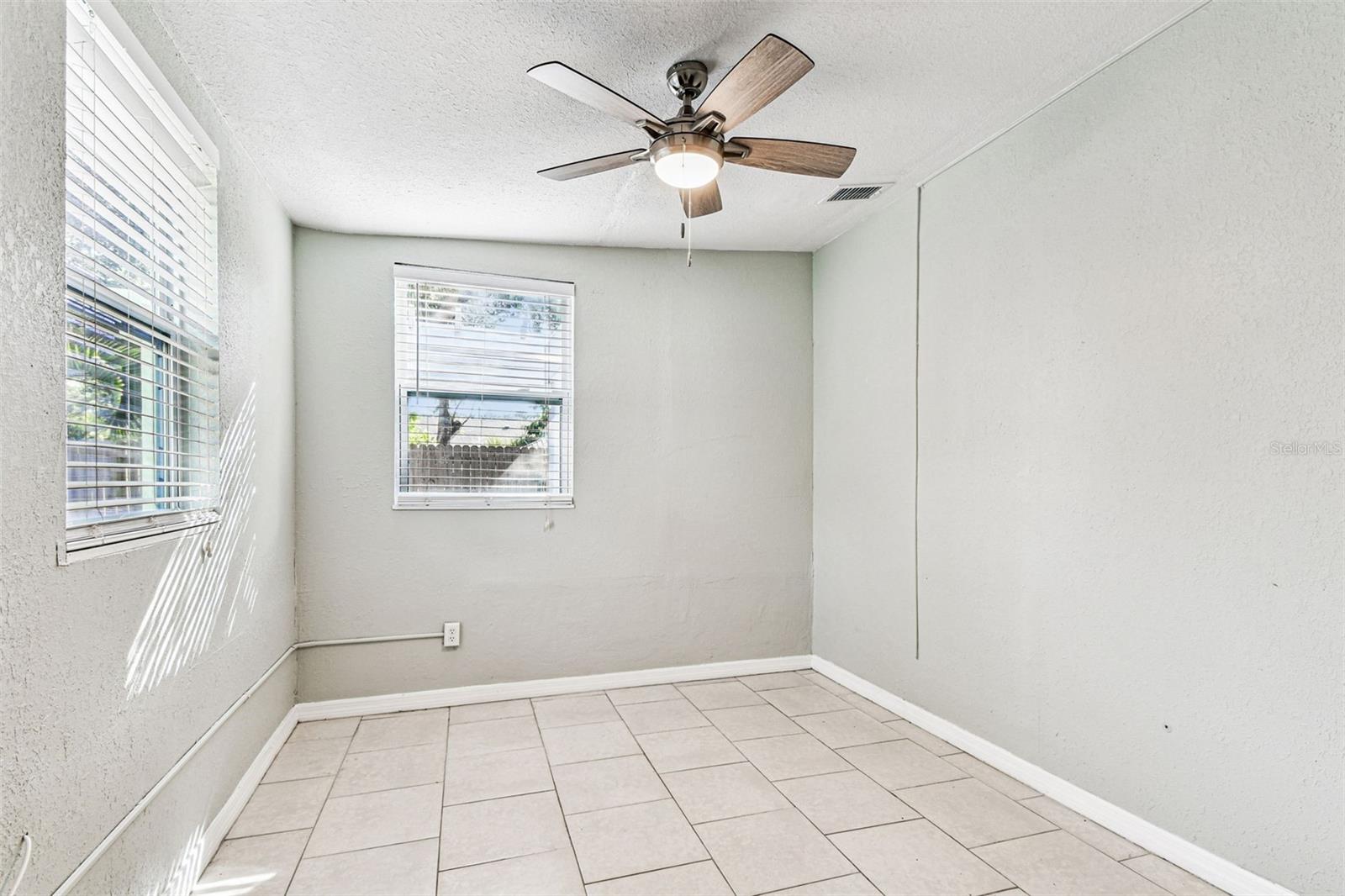 Listing photo id 36 for 735 2nd Street N