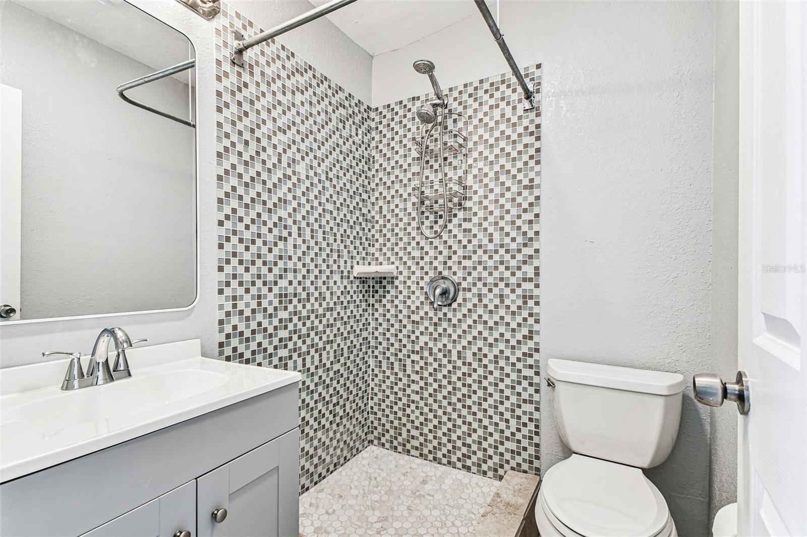 Listing photo id 37 for 735 2nd Street N