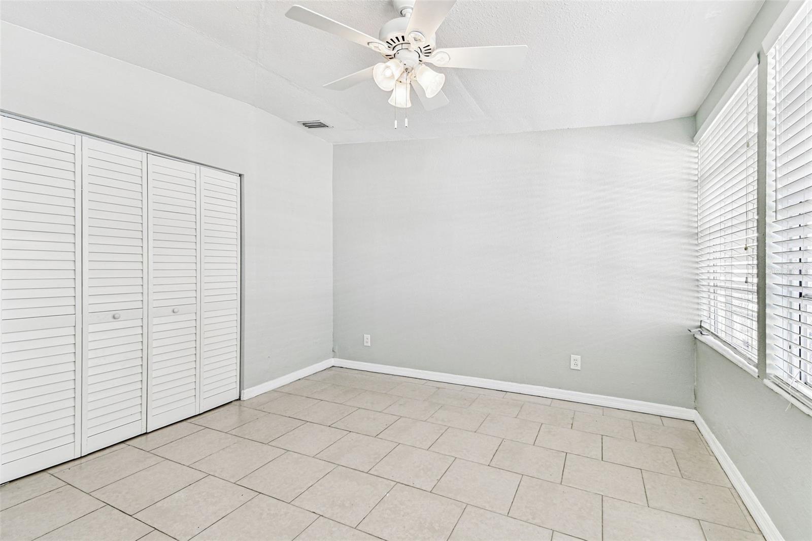 Listing photo id 40 for 735 2nd Street N