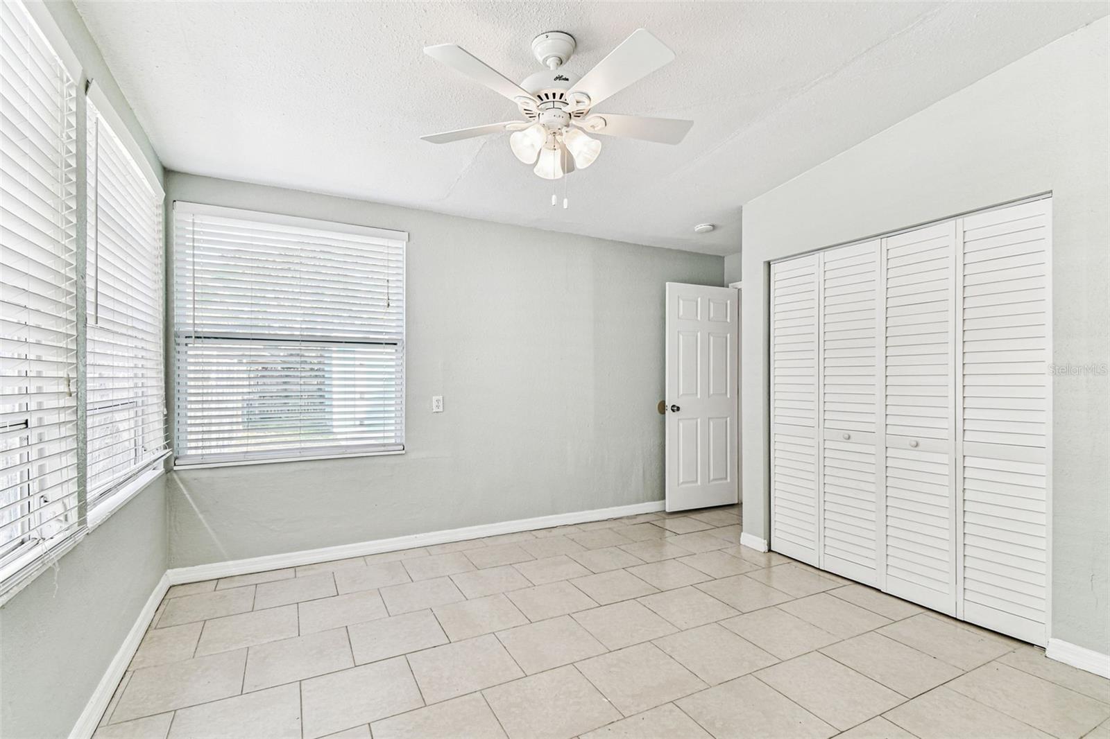 Listing photo id 41 for 735 2nd Street N
