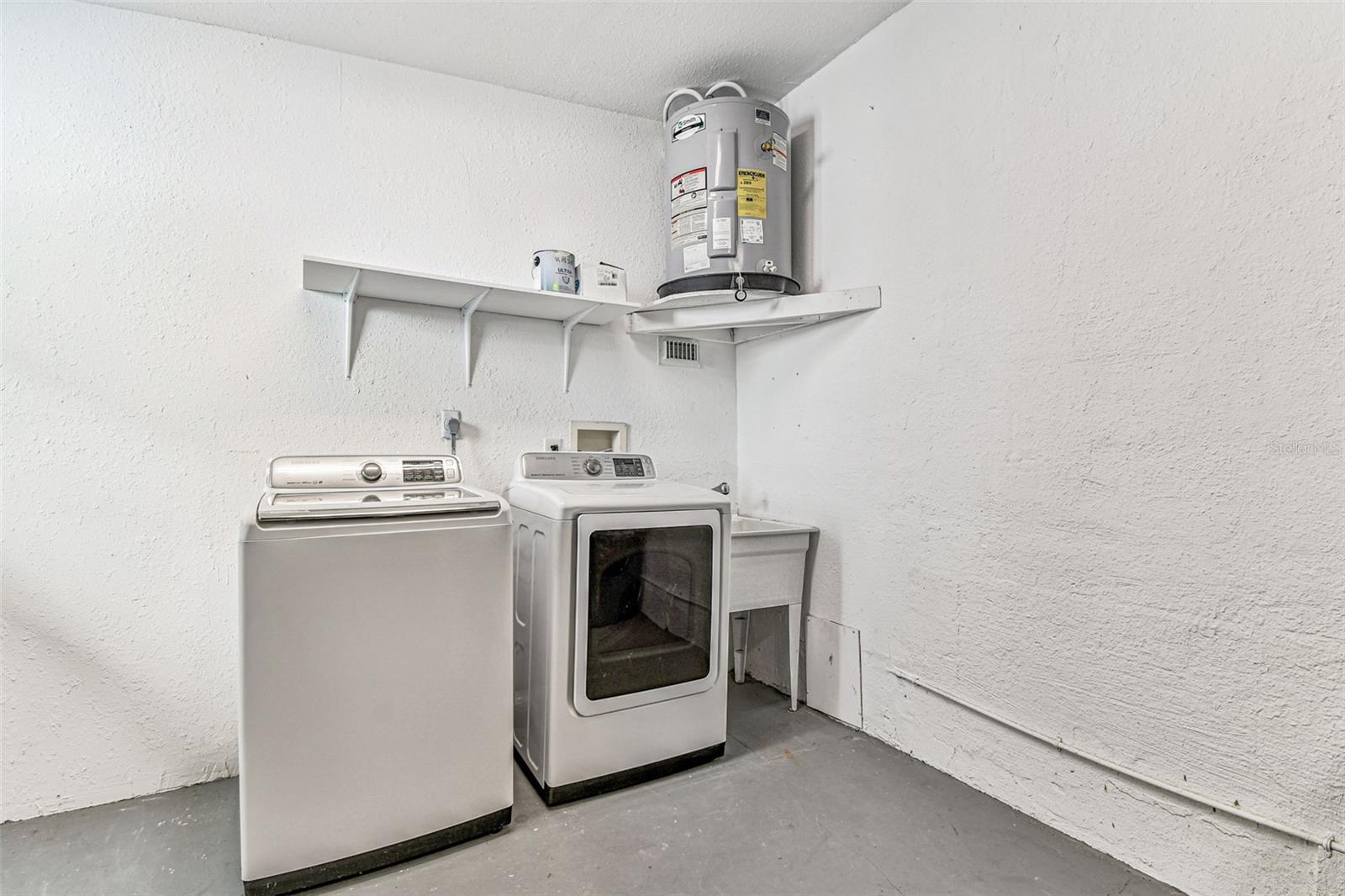 Listing photo id 44 for 735 2nd Street N