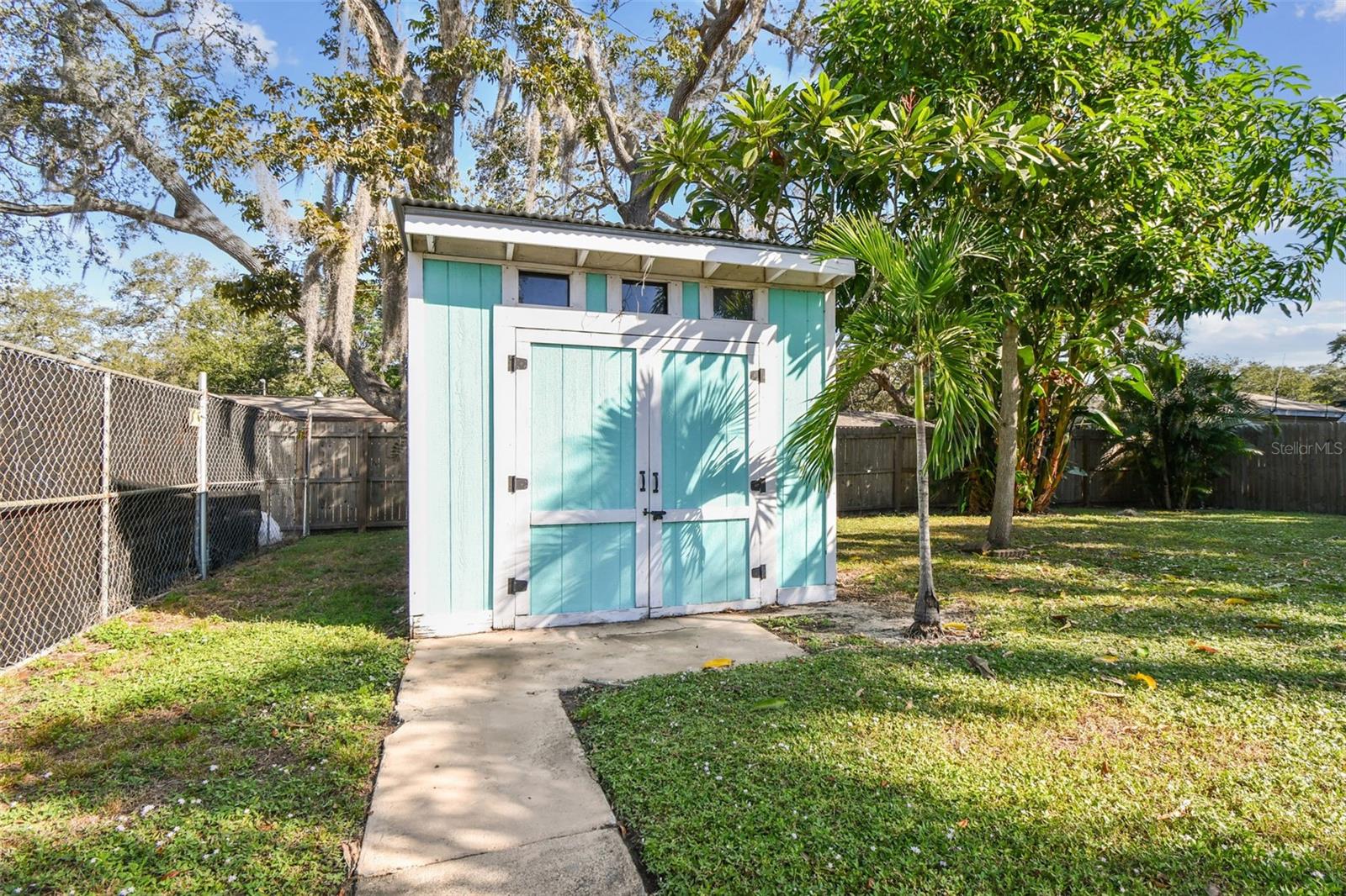 Listing photo id 46 for 735 2nd Street N