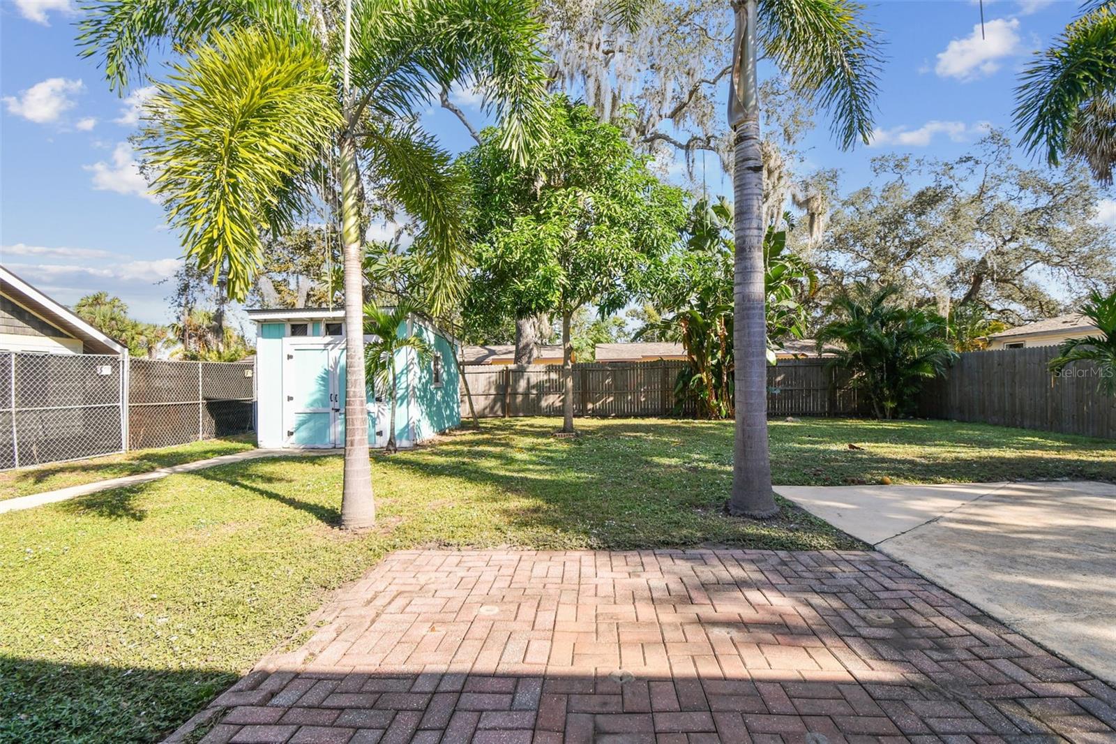 Listing photo id 47 for 735 2nd Street N