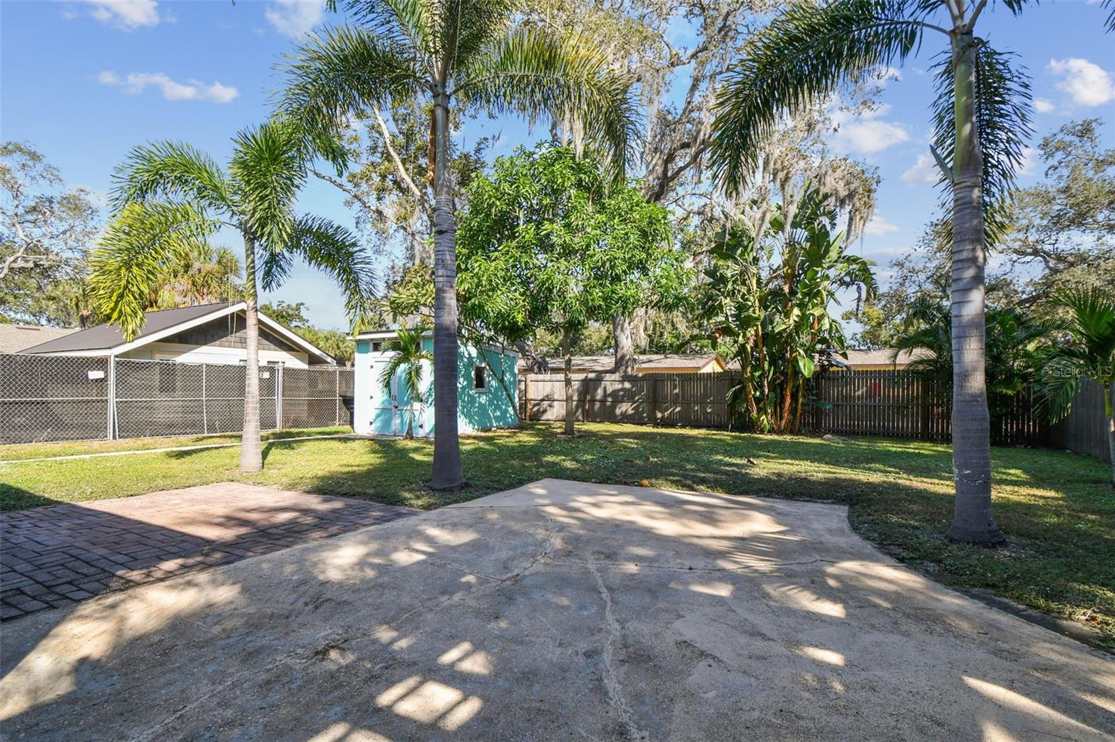Listing photo id 48 for 735 2nd Street N